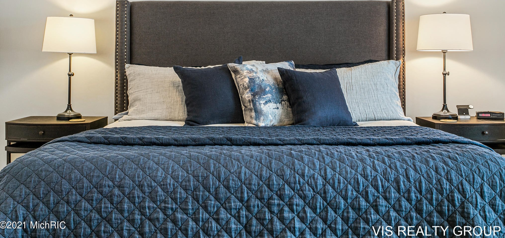 17525 Fruitport Rd, Spring Lake MI 49456-1879 exterior