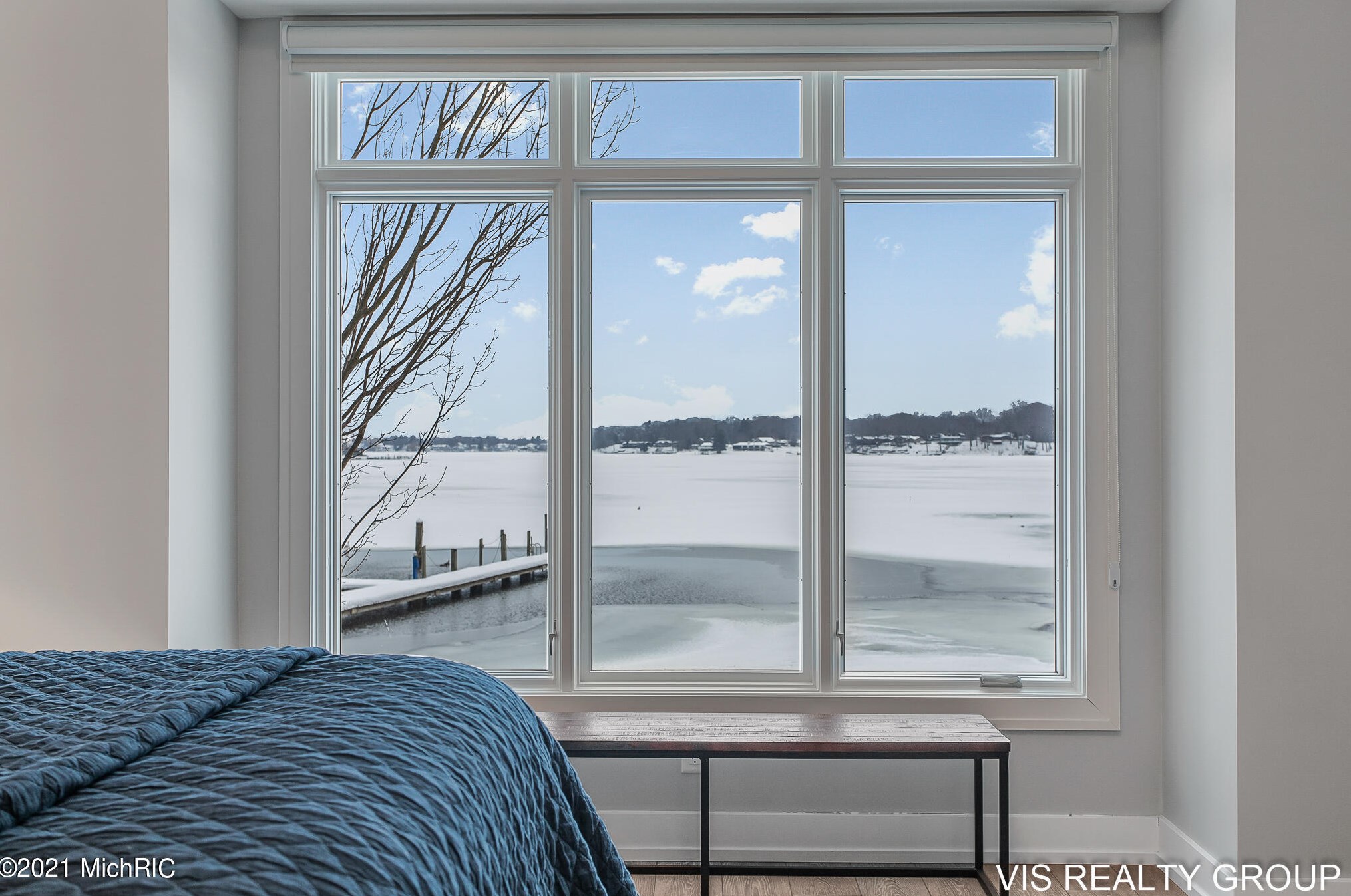 17525 Fruitport Rd, Spring Lake MI 49456-1879 exterior