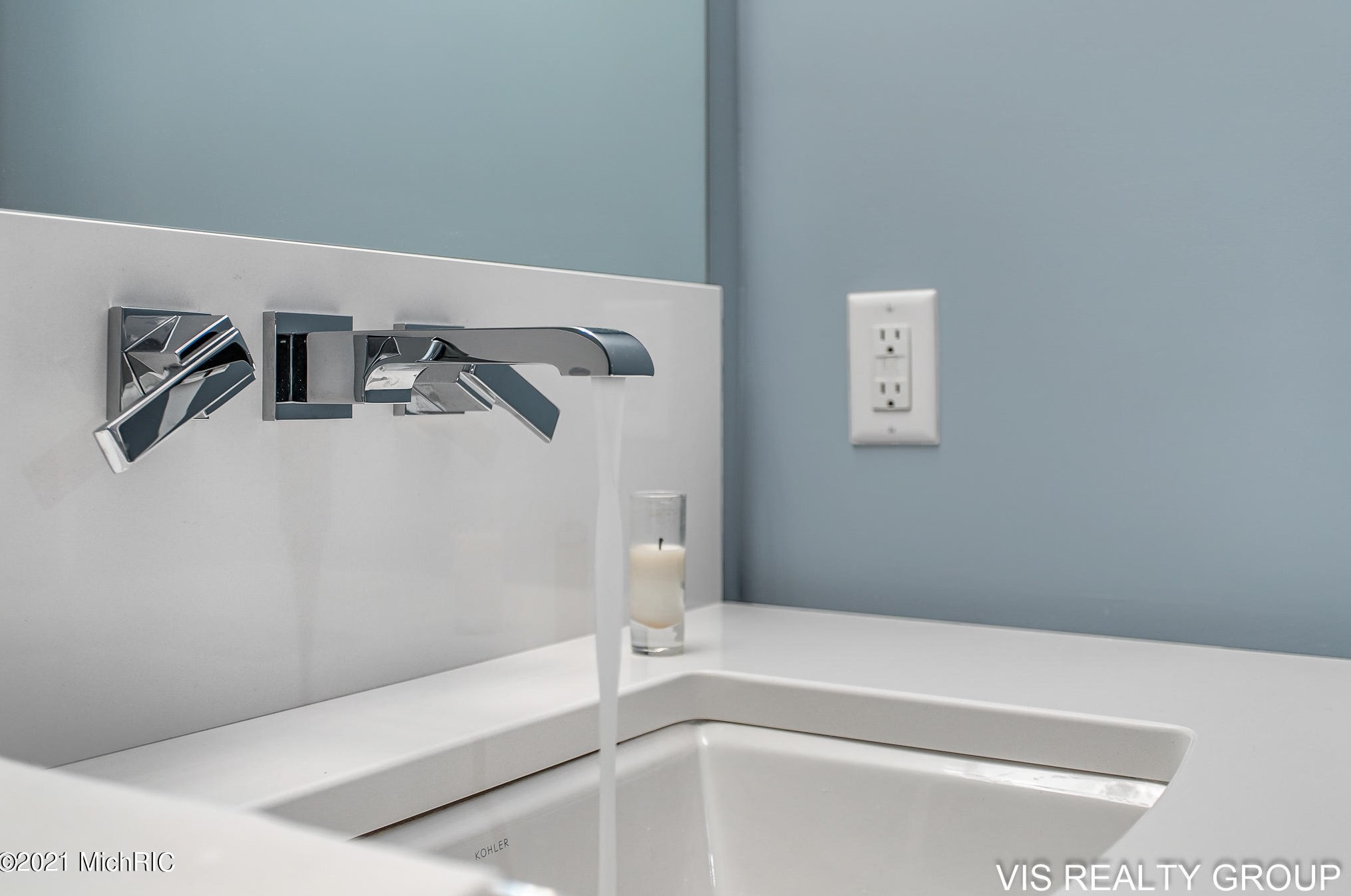 17525 Fruitport Rd, Spring Lake MI 49456-1879 exterior