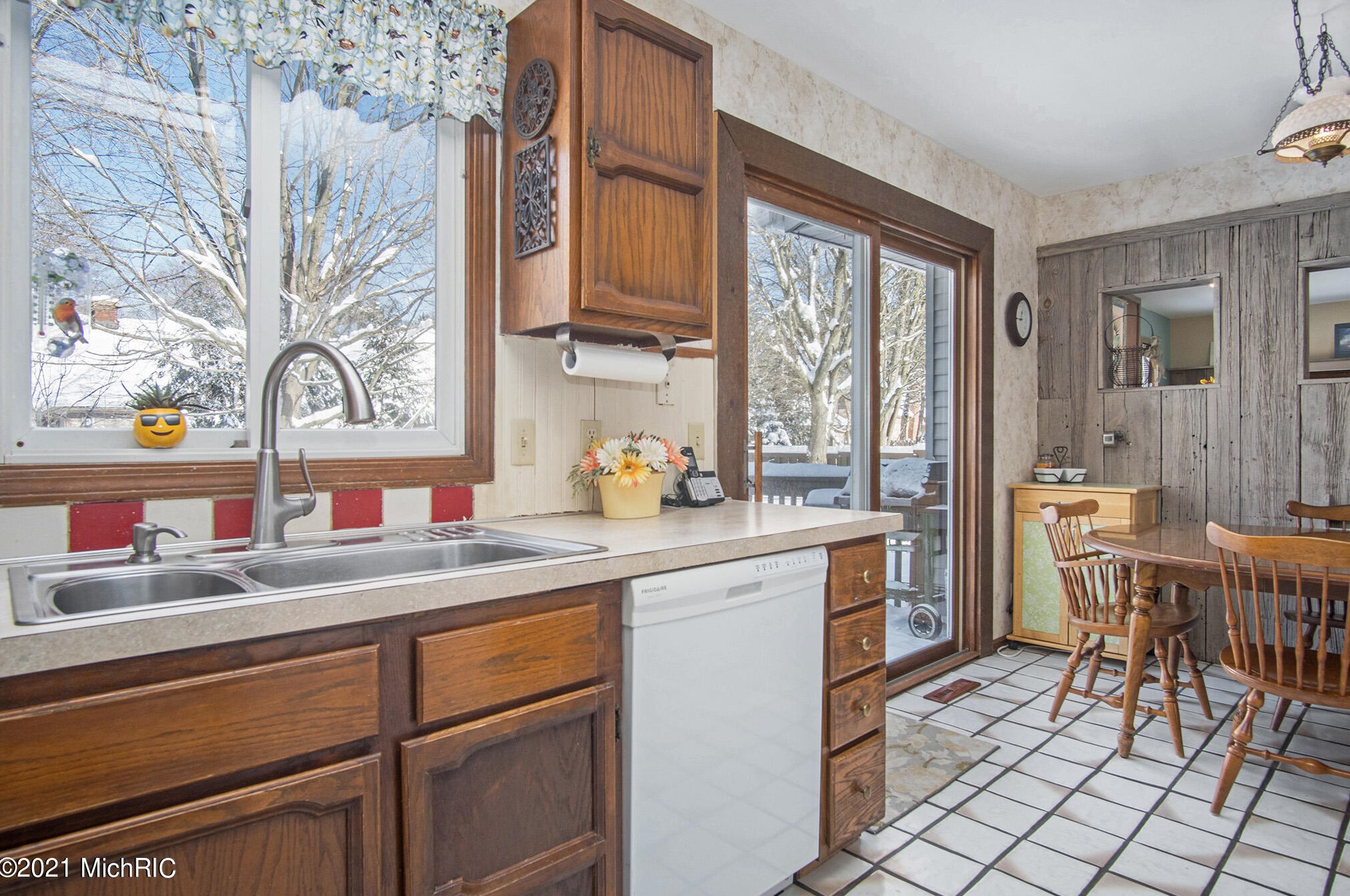 15657 Jennifer Ln, Spring Lake MI 49456-1125 exterior