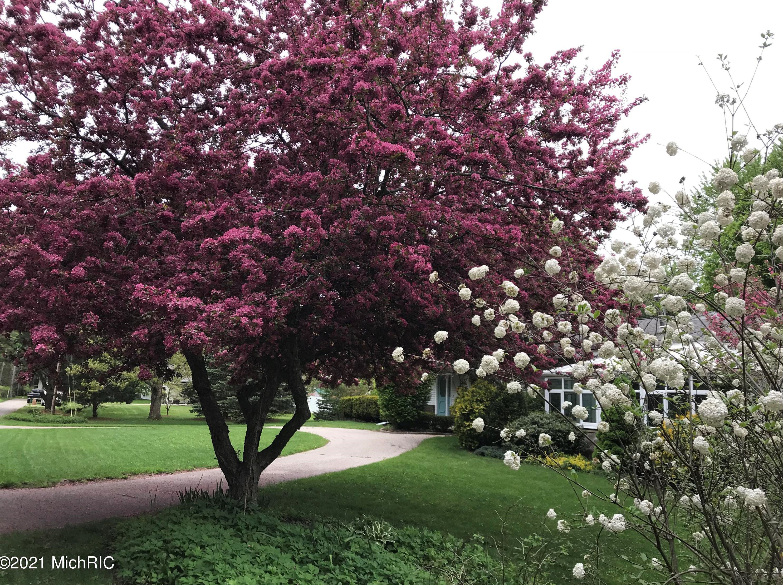 15657 Jennifer Ln, Spring Lake MI 49456-1125 exterior