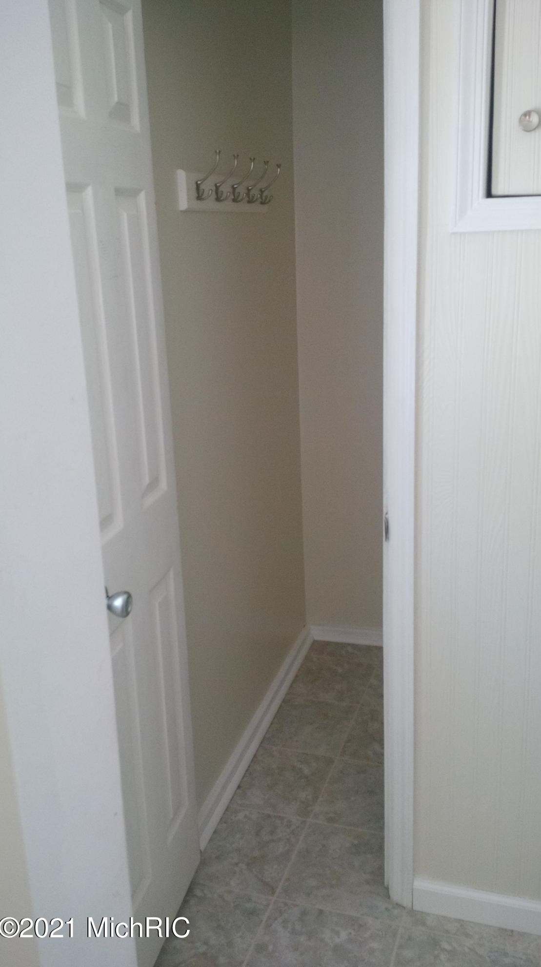 1053 Jackson St, Grand Rapids MI 49504-5481 exterior