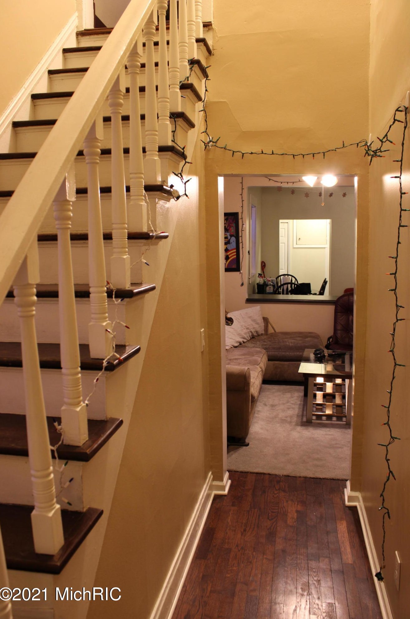 1053 Jackson St, Grand Rapids MI 49504-5481 exterior