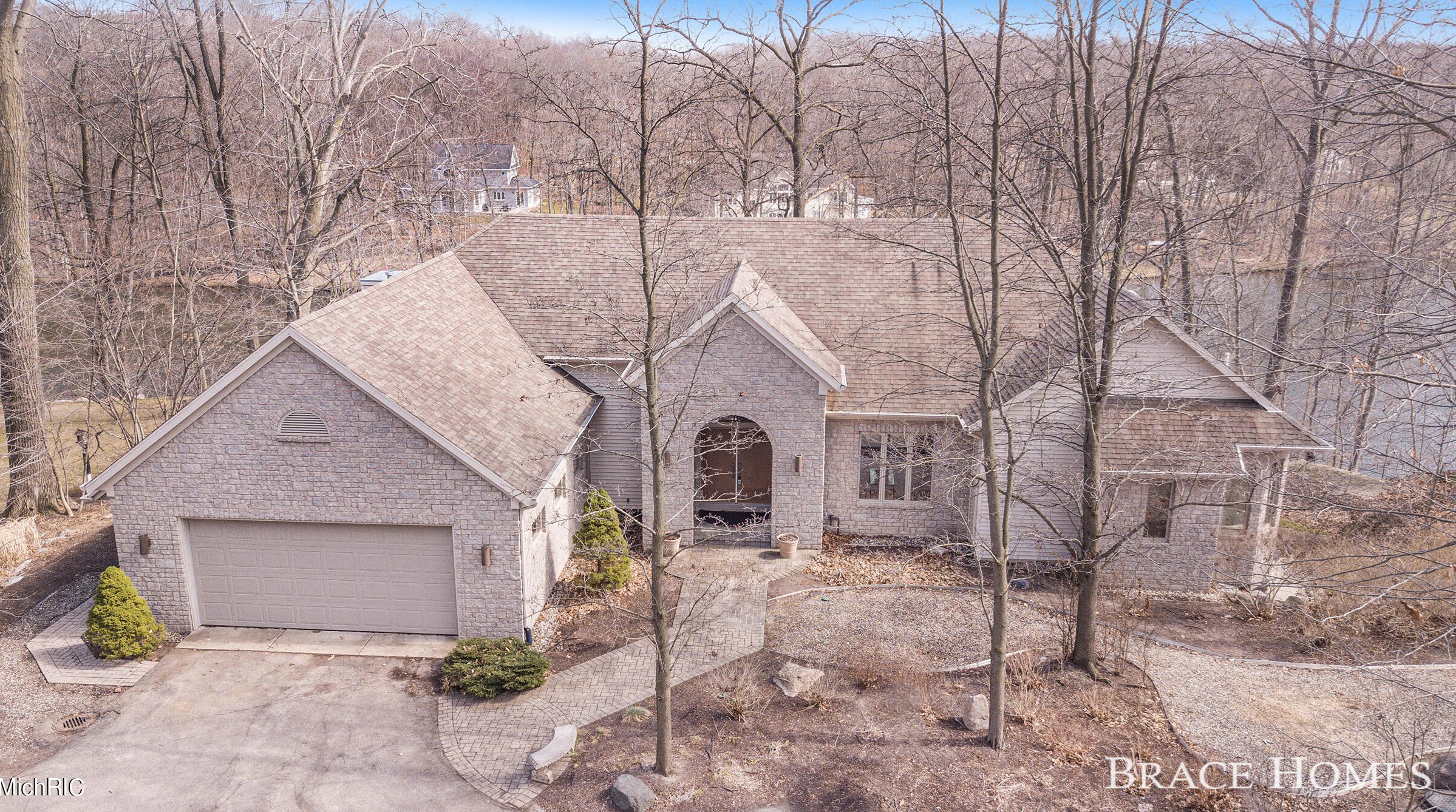 7205 60th St, Grand Rapids MI  49512-9611 exterior