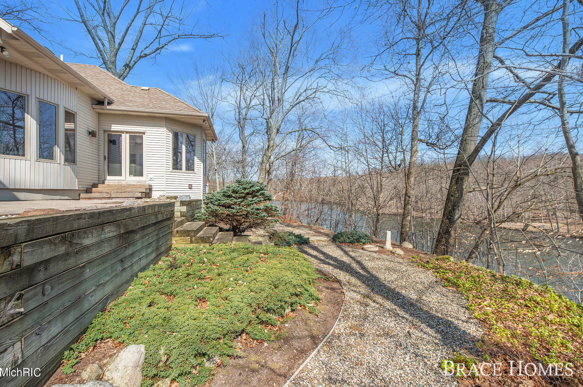 7205 60th St, Grand Rapids MI  49512-9611 exterior