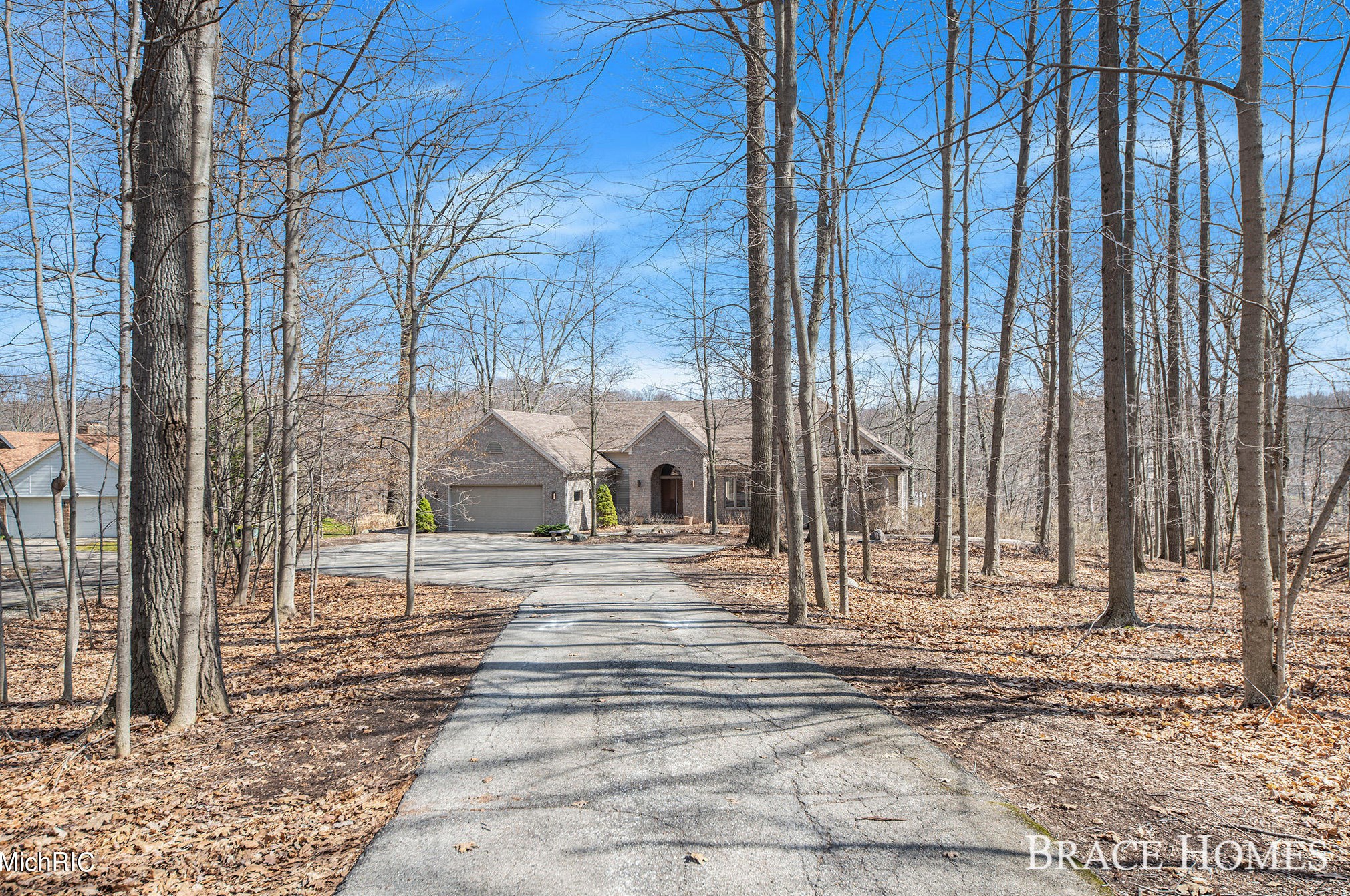 7205 60th St, Grand Rapids MI  49512-9611 exterior