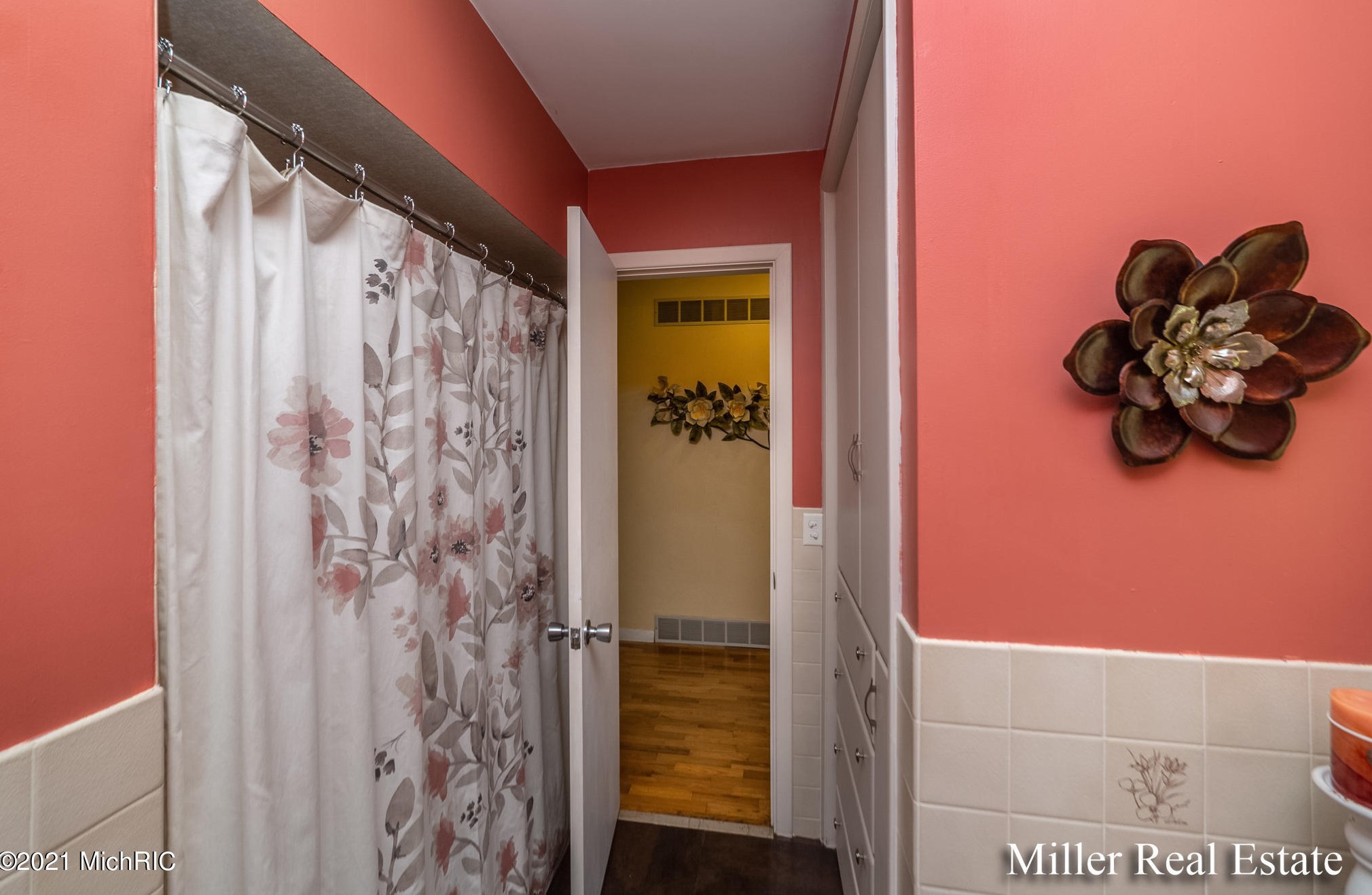 9042 M43, Delton MI 49046-9499 exterior