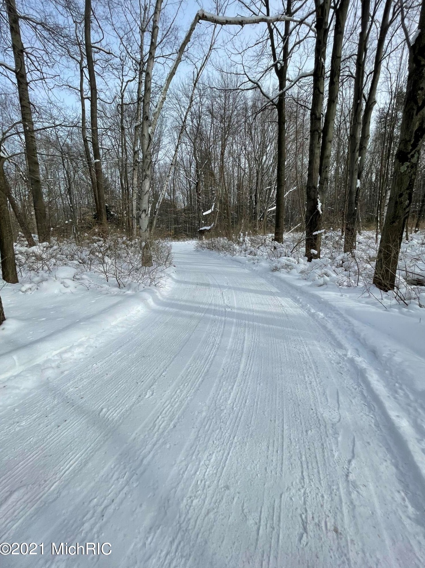 5541 Lamos Rd, Sylvan Beach MI 49461-9450 exterior