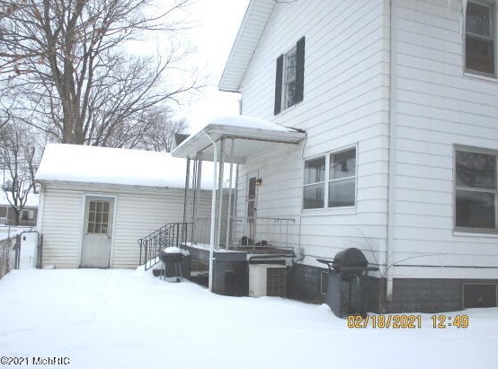 316 Emmons St, Niles MI 49120-2823 exterior