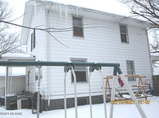 316 Emmons St, Niles MI 49120-2823 exterior