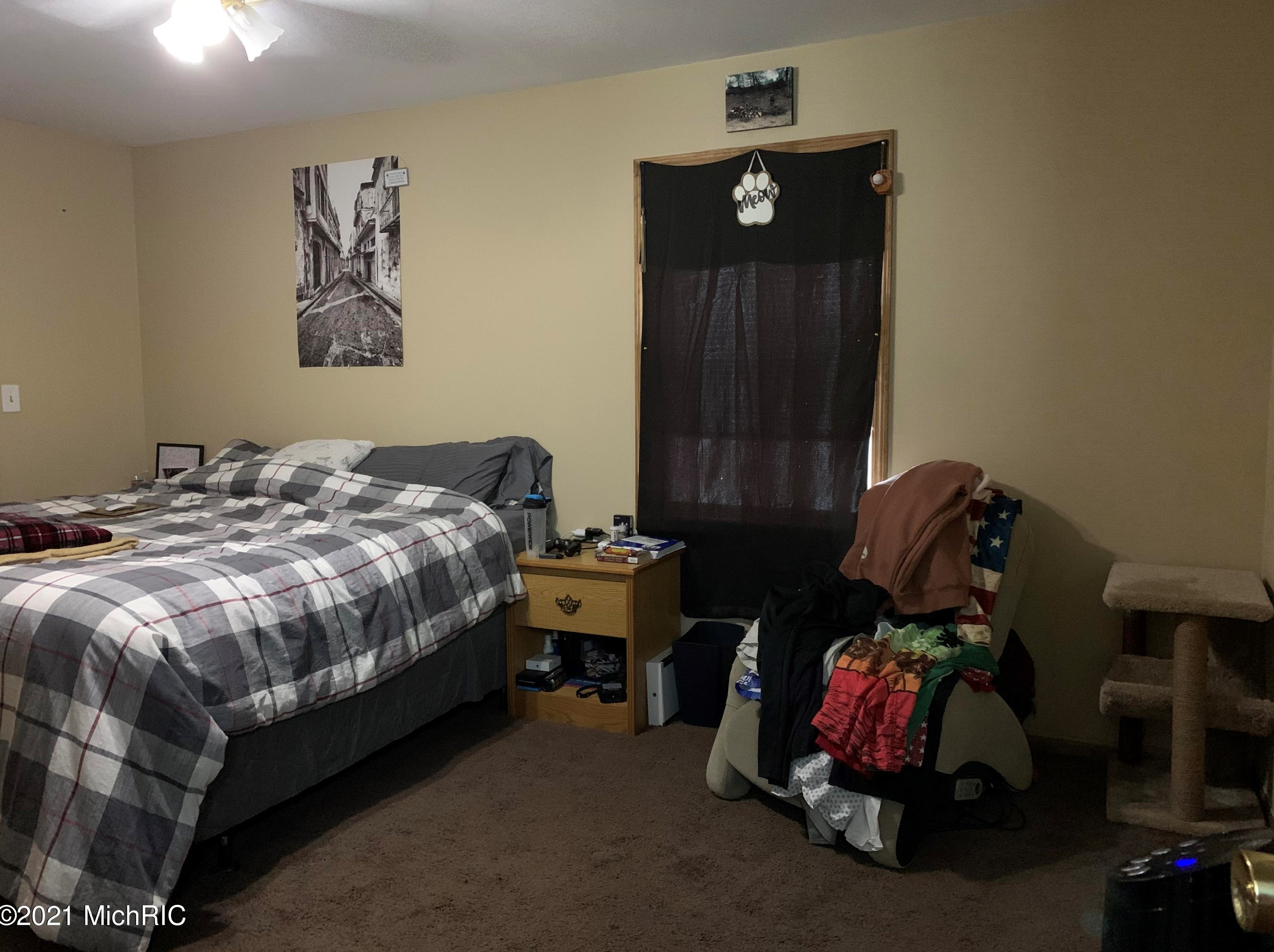 48 Anderson St, Sparta MI 49345-1204 exterior