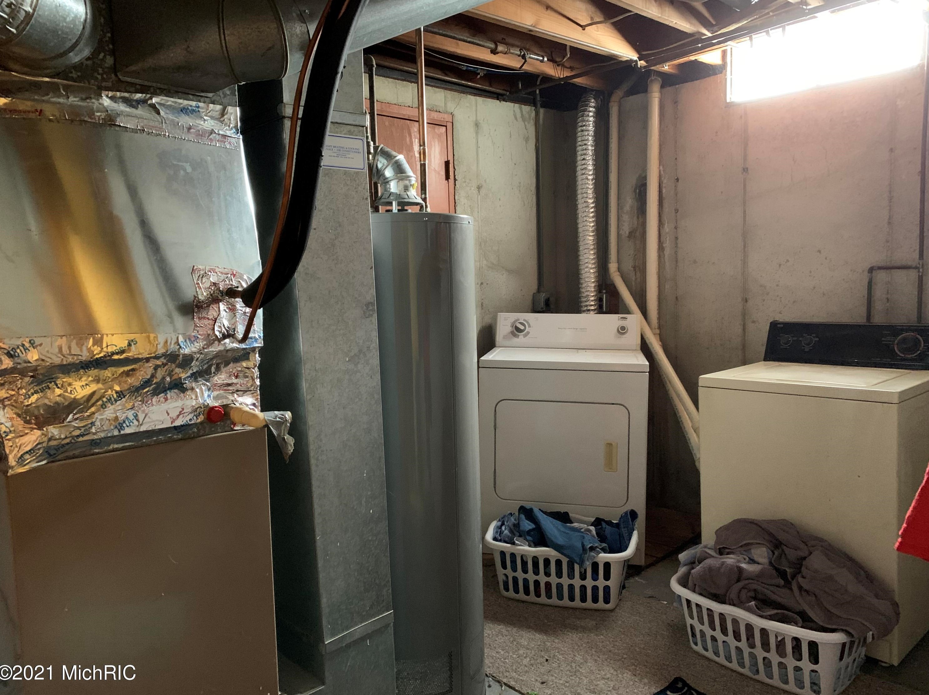 48 Anderson St, Sparta MI 49345-1204 exterior