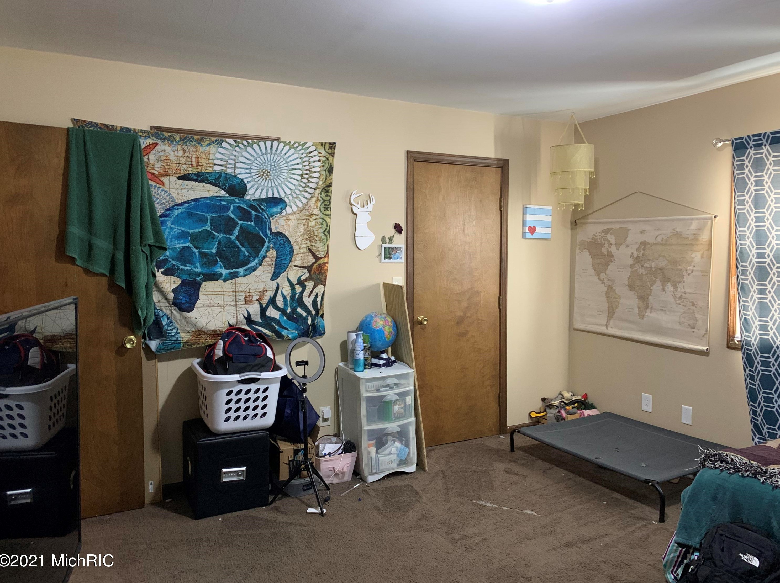 48 Anderson St, Sparta MI 49345-1204 exterior