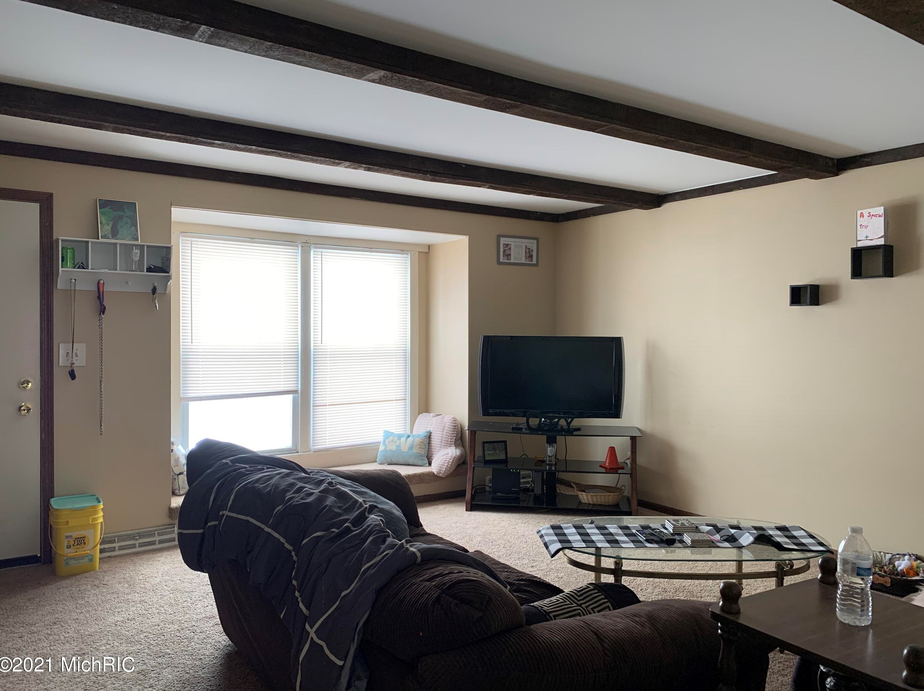 48 Anderson St, Sparta MI 49345-1204 exterior