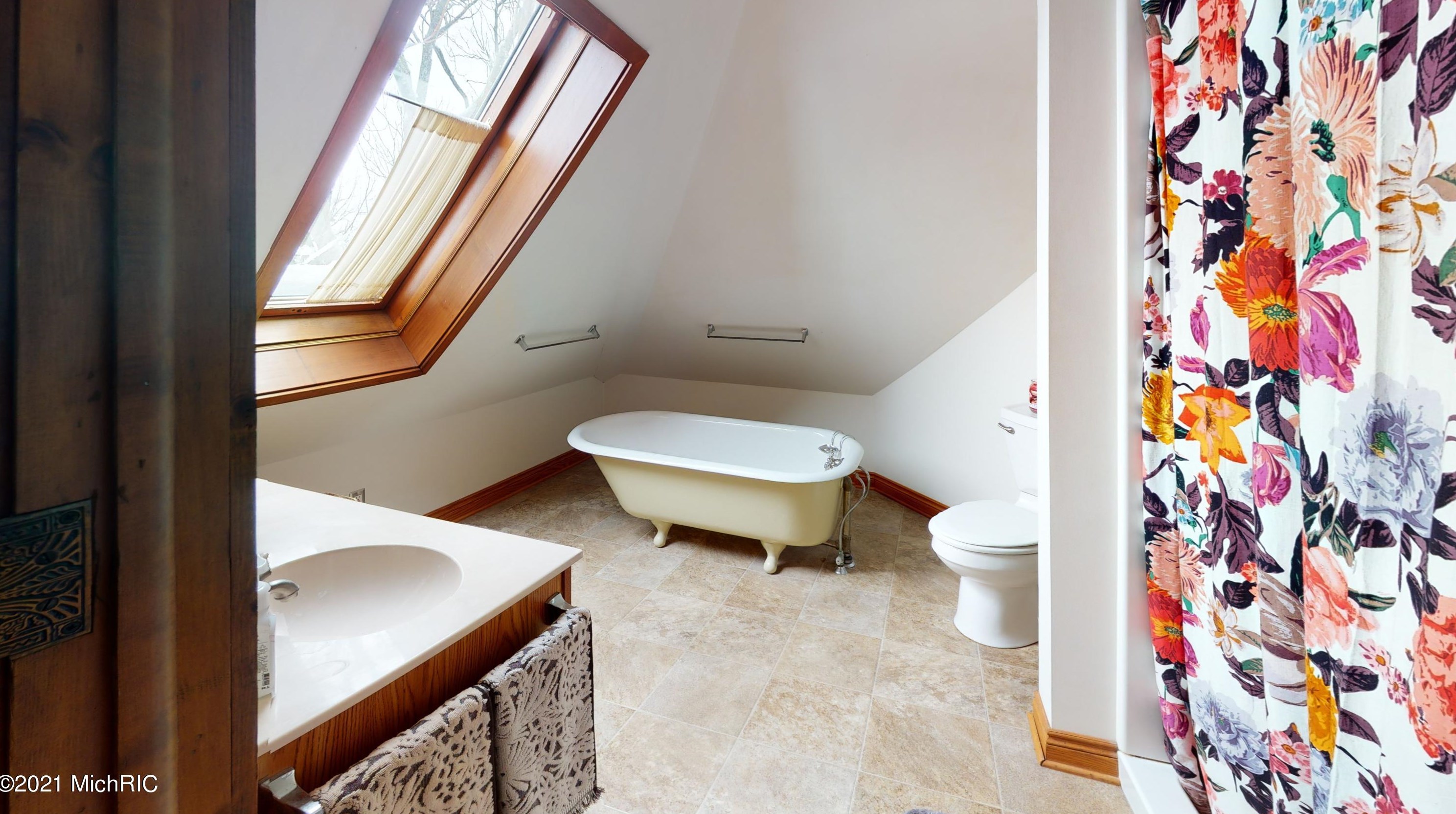 326 Cherry St, Grand Rapids MI 49503-4610 exterior