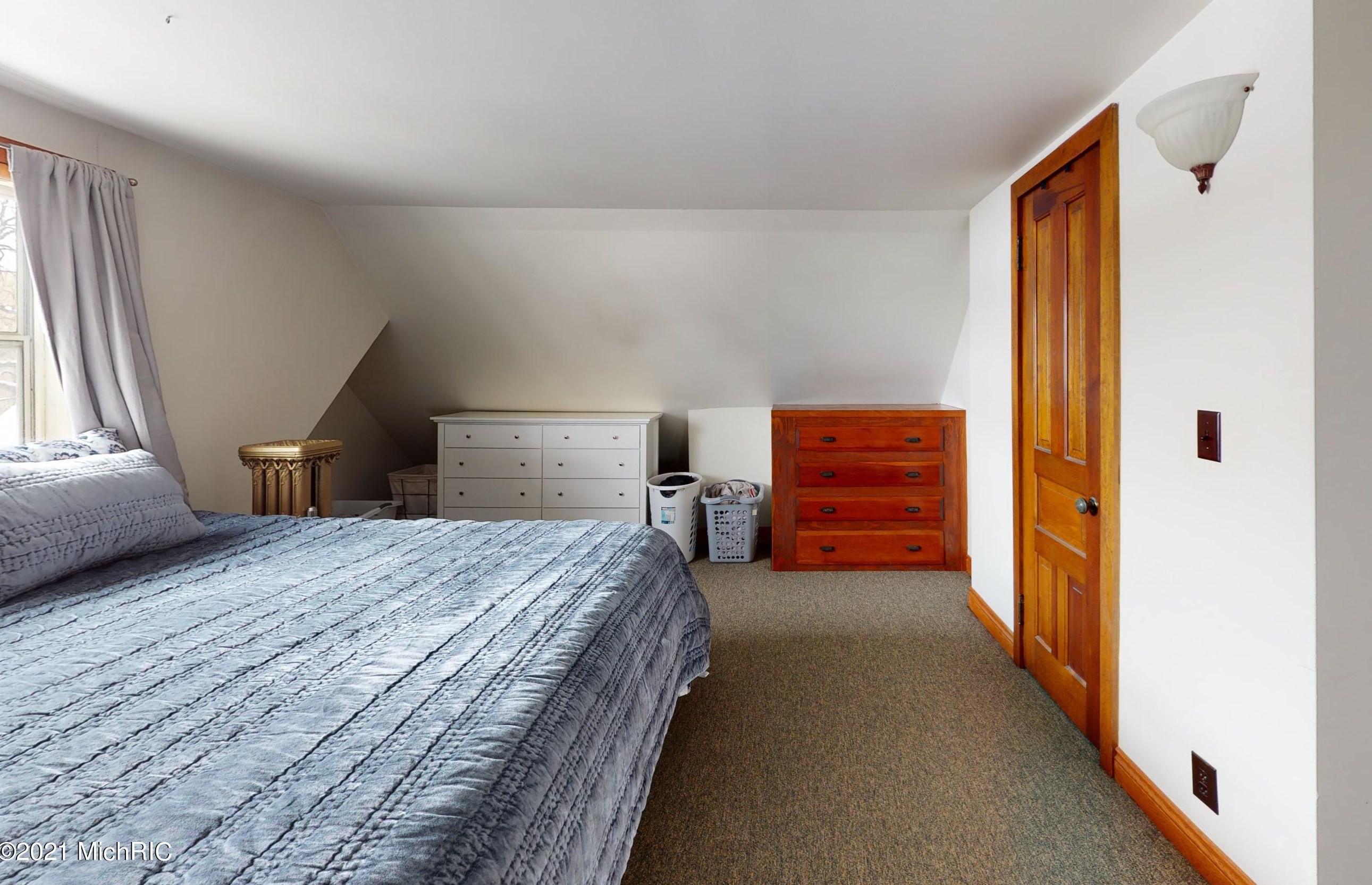 326 Cherry St, Grand Rapids MI 49503-4610 exterior