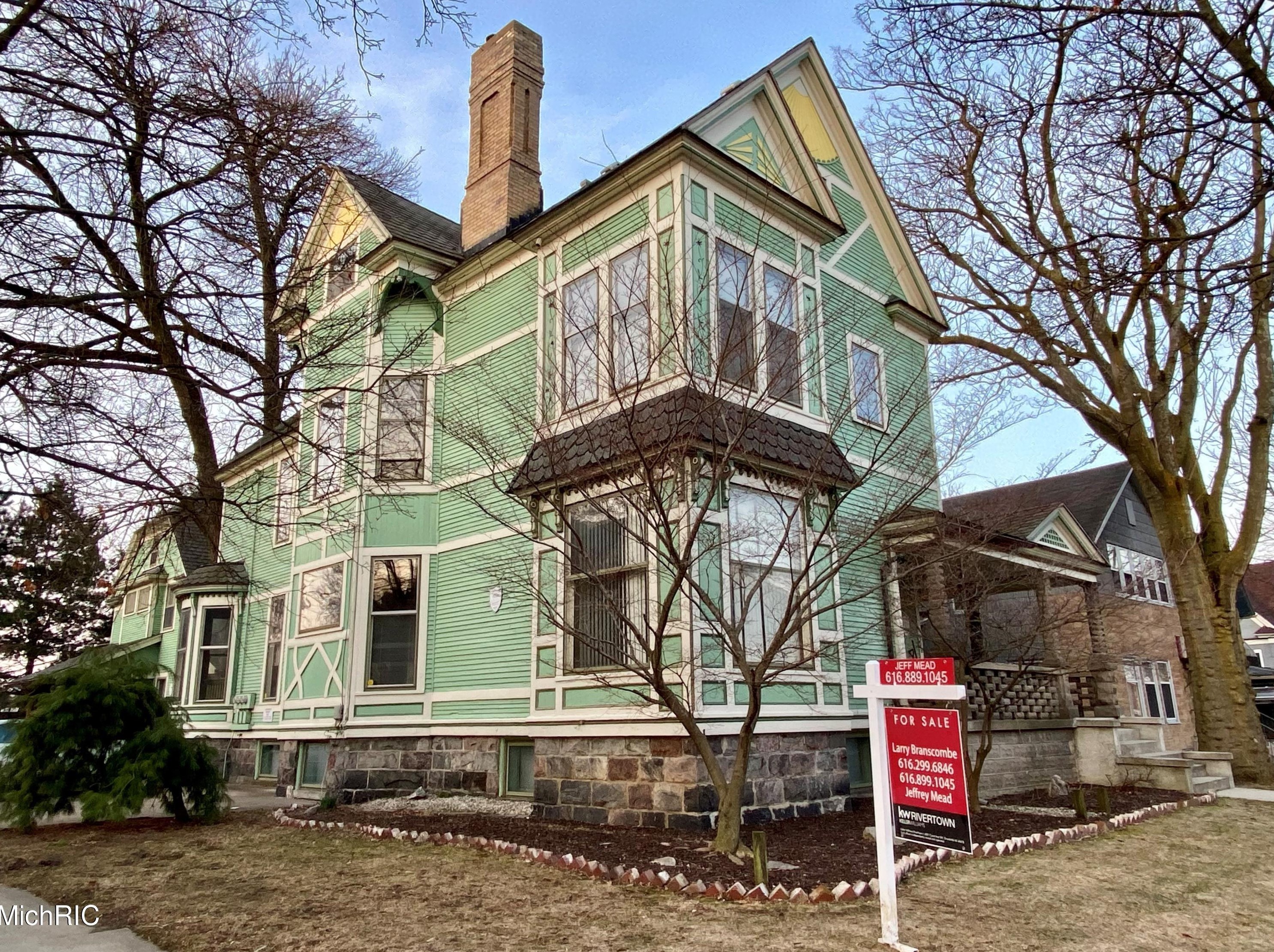 326 Cherry St, Grand Rapids MI  49503-4610 exterior