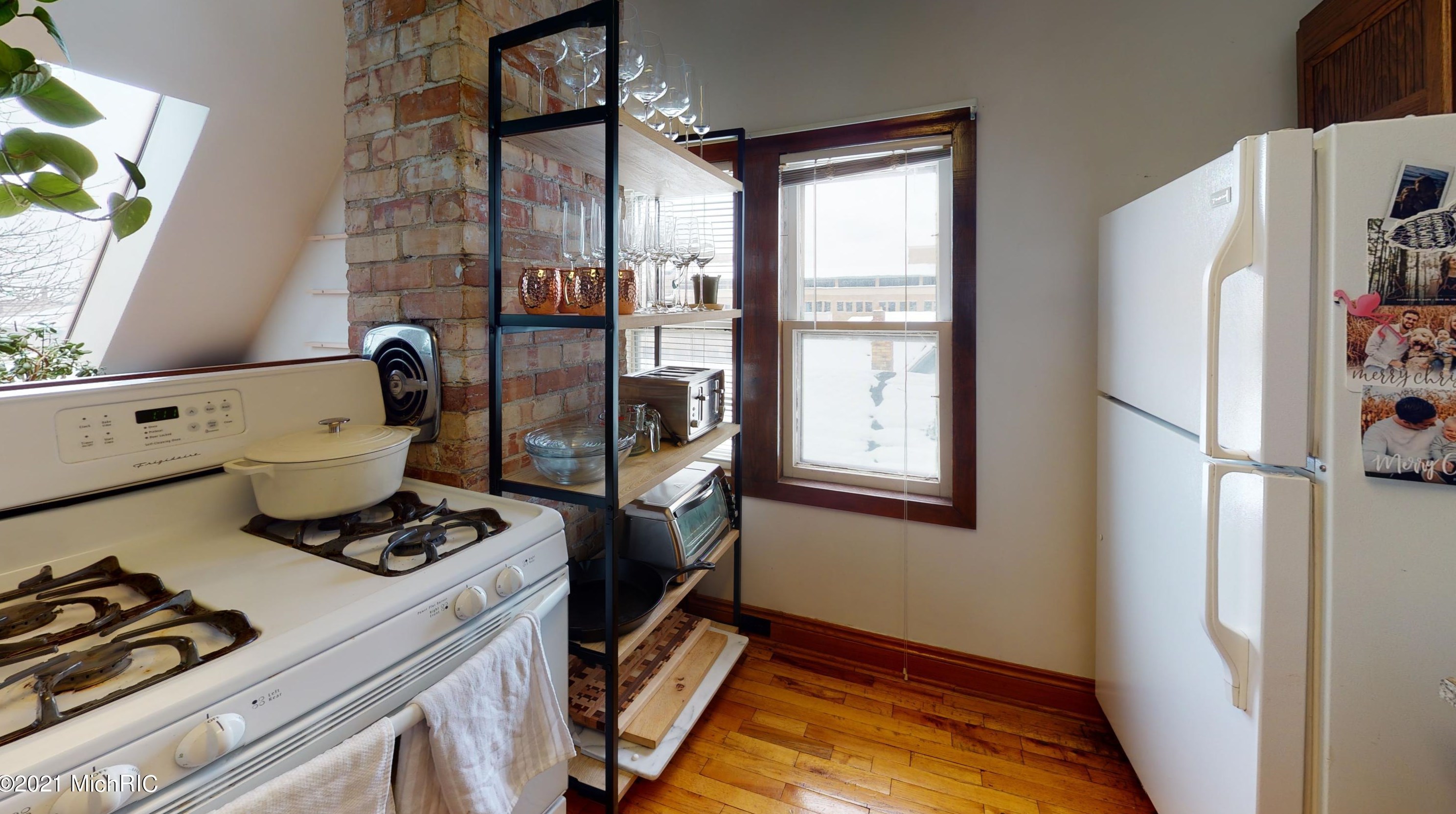 326 Cherry St, Grand Rapids MI 49503-4610 exterior