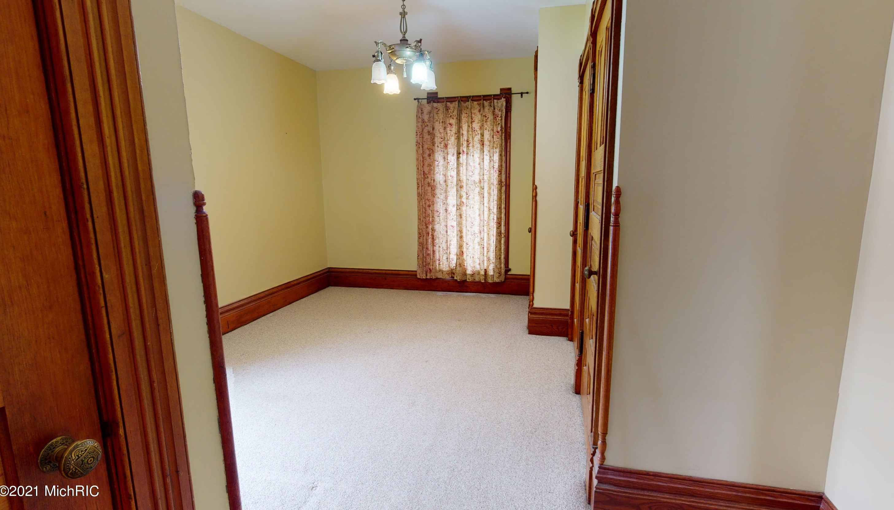 326 Cherry St, Grand Rapids MI 49503-4610 exterior