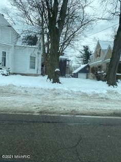 326 Cherry St, Grand Rapids MI 49503-4610 exterior