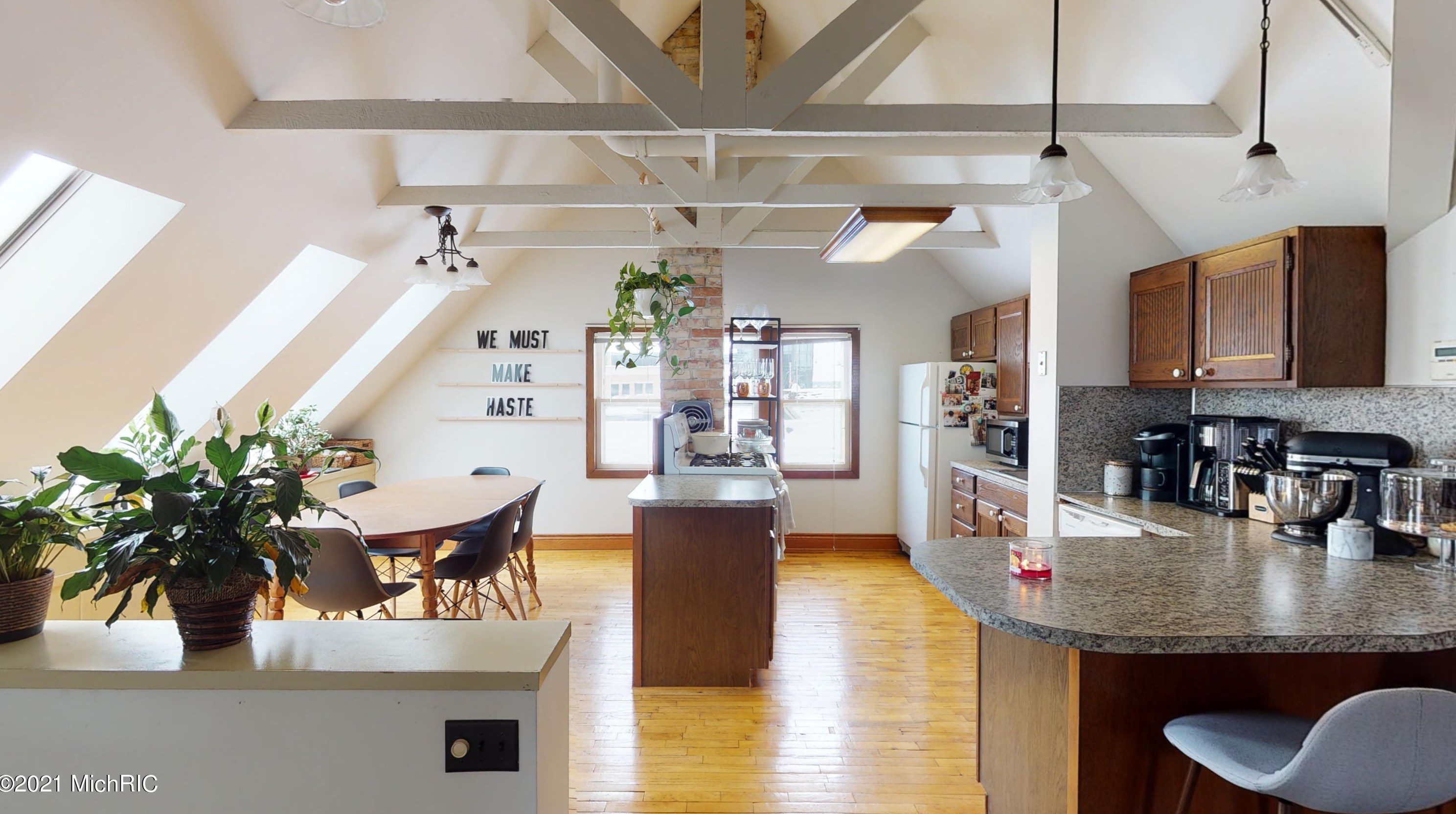 326 Cherry St, Grand Rapids MI 49503-4610 exterior