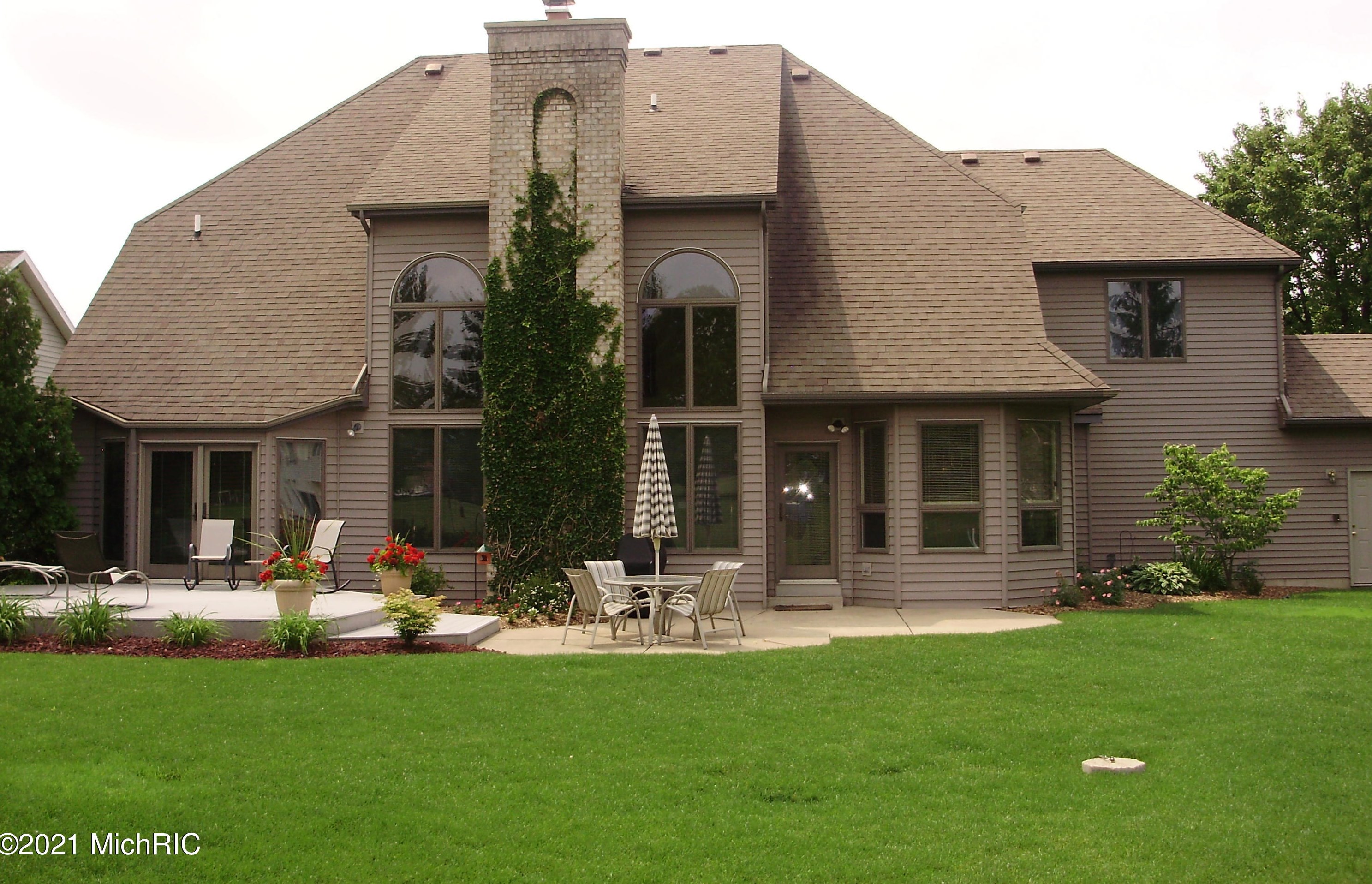 7040 Old Lantern Dr, Caledonia MI 49316-9065 exterior