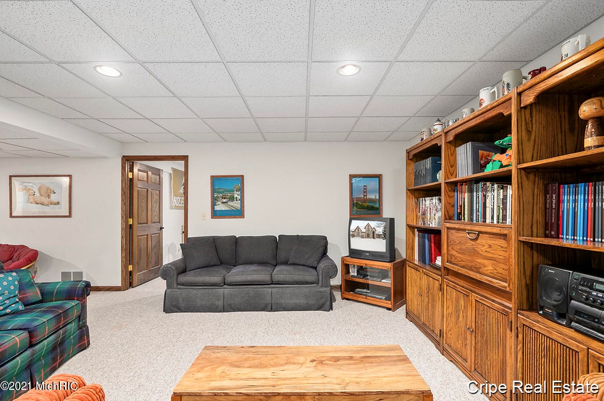 7040 Old Lantern Dr, Caledonia MI 49316-9065 exterior