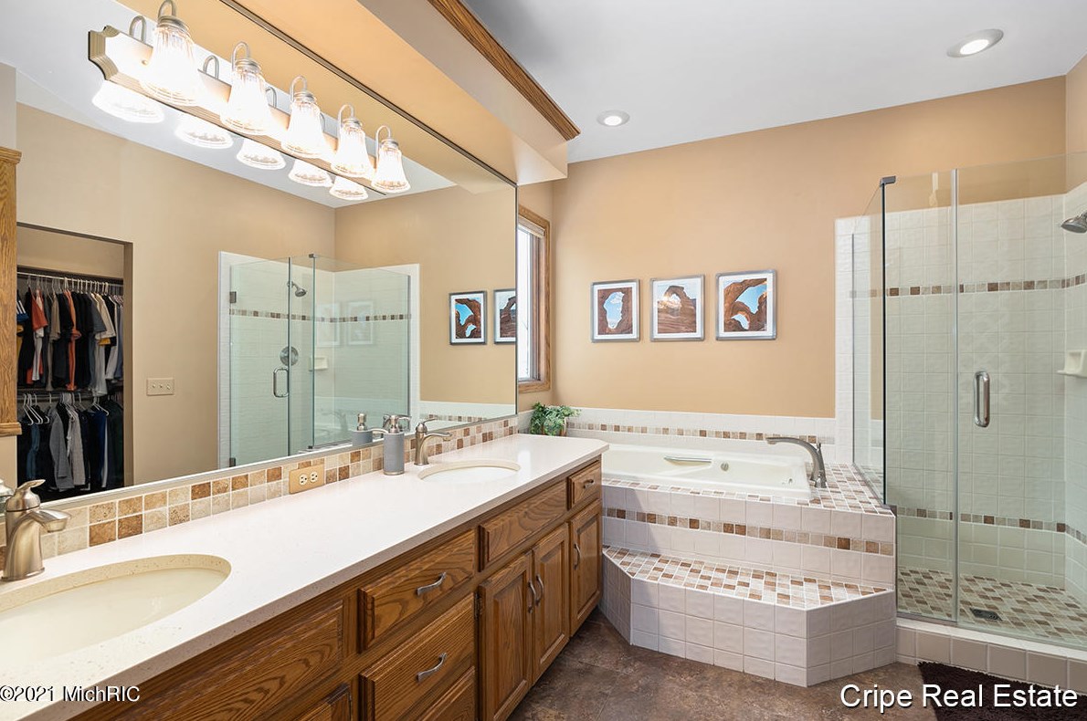 7040 Old Lantern Dr, Caledonia MI 49316-9065 exterior