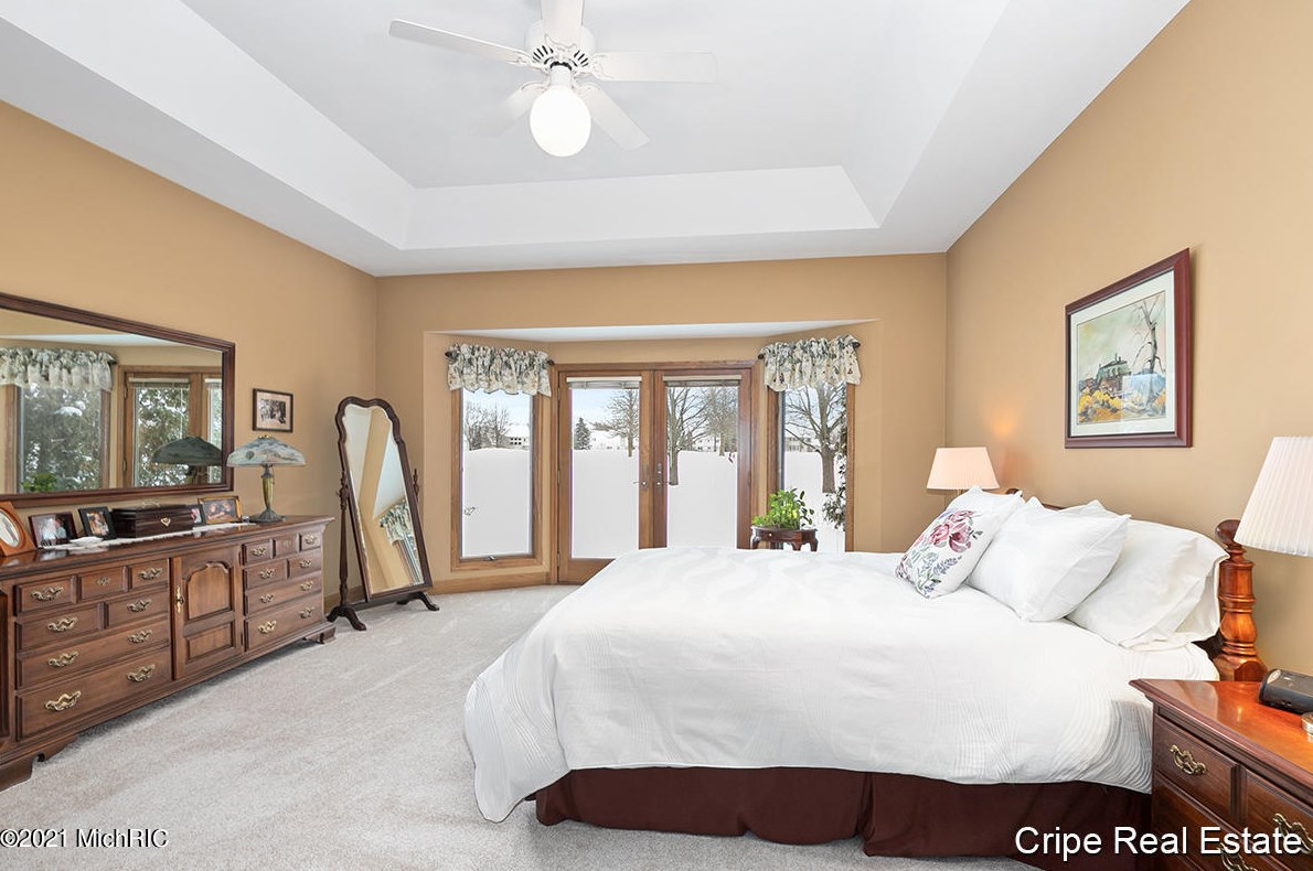 7040 Old Lantern Dr, Caledonia MI 49316-9065 exterior