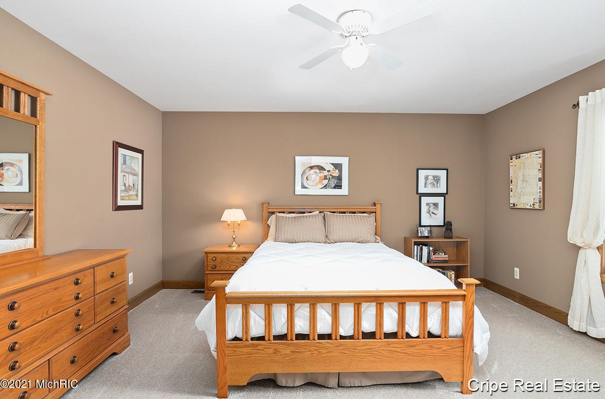 7040 Old Lantern Dr, Caledonia MI 49316-9065 exterior