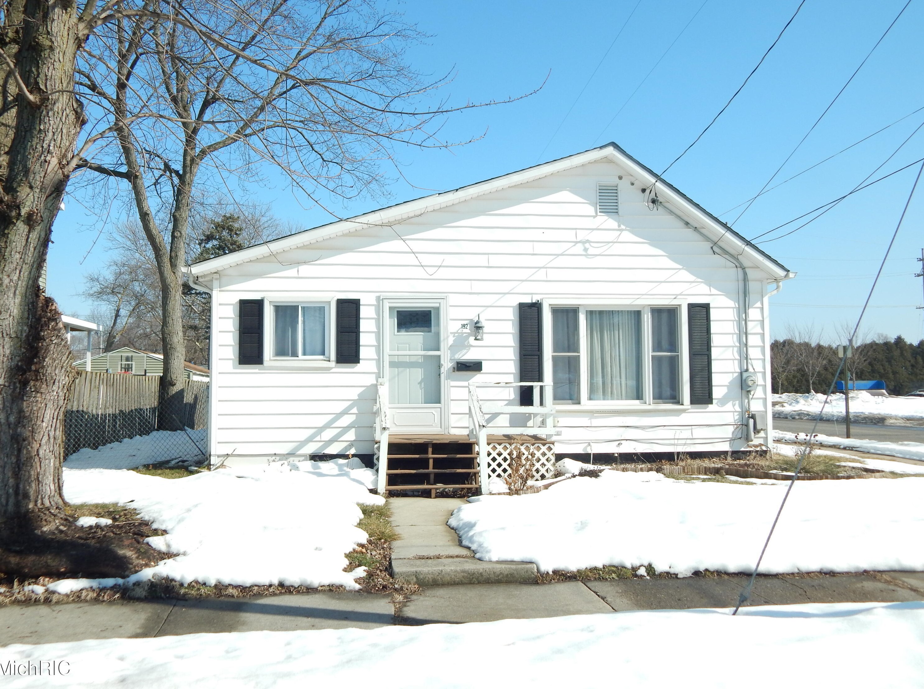 192 Union St, Sparta MI 49345-1141 exterior