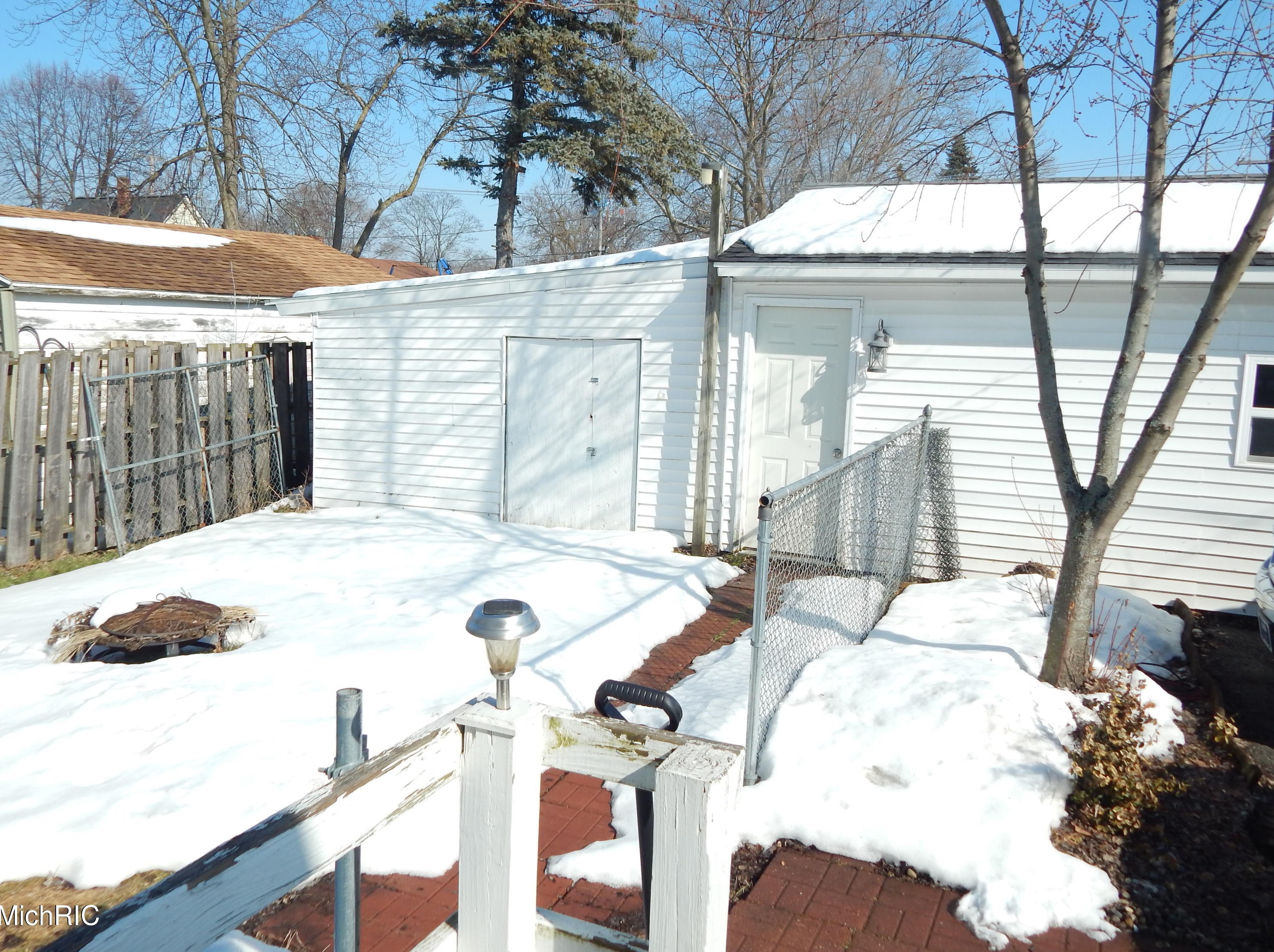 192 Union St, Sparta MI 49345-1141 exterior