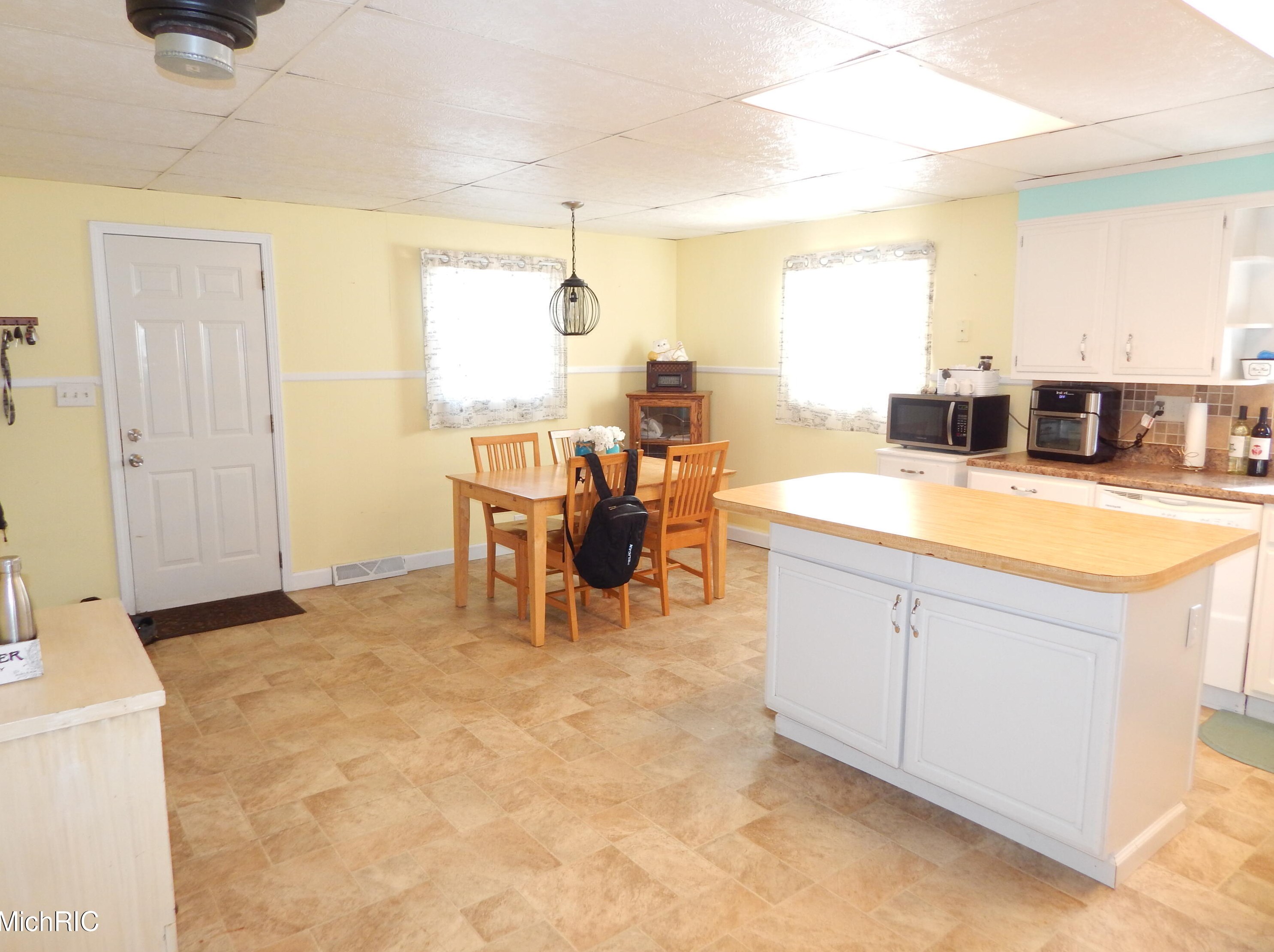 192 Union St, Sparta MI 49345-1141 exterior