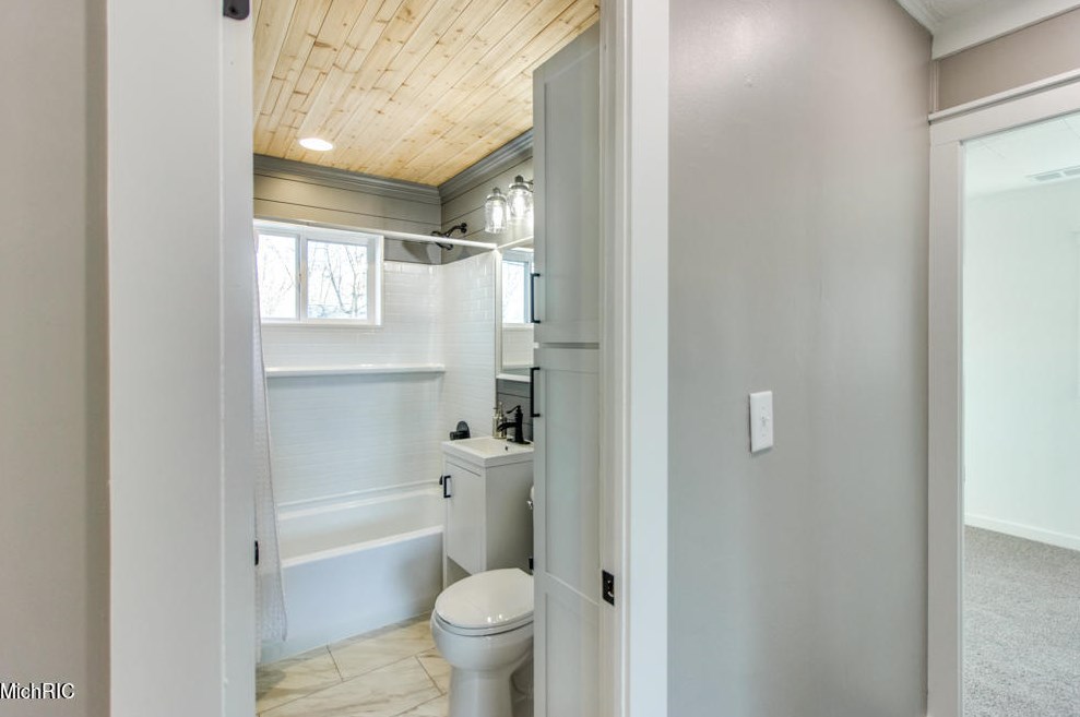 1349 Eastern Pl, Grand Rapids MI 49505-5221 exterior