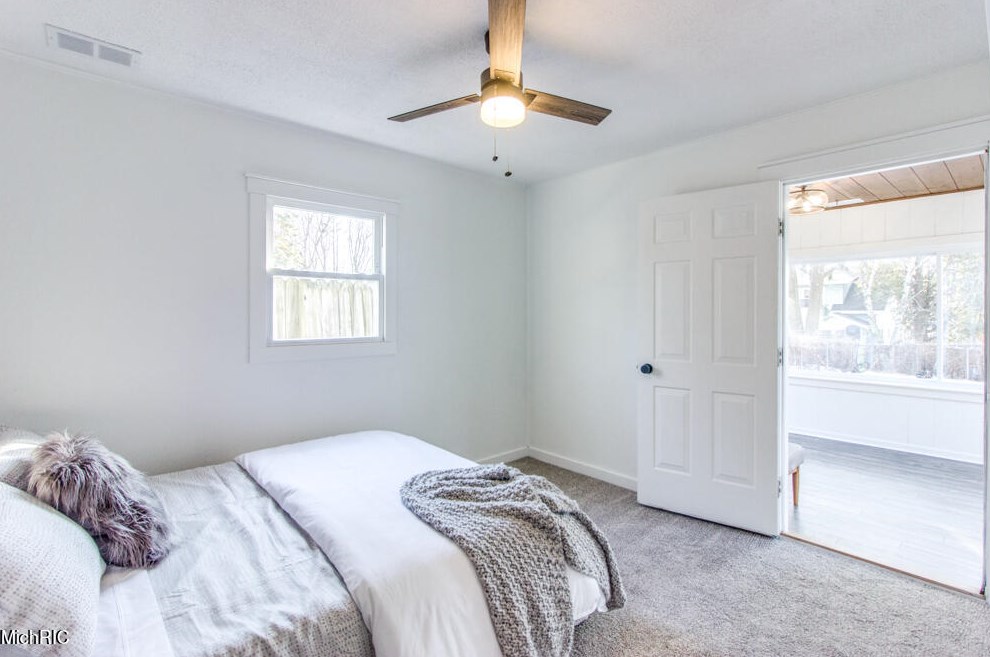 1349 Eastern Pl, Grand Rapids MI 49505-5221 exterior