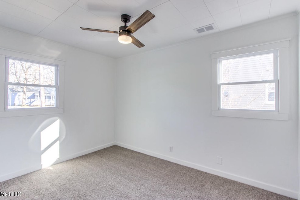 1349 Eastern Pl, Grand Rapids MI 49505-5221 exterior