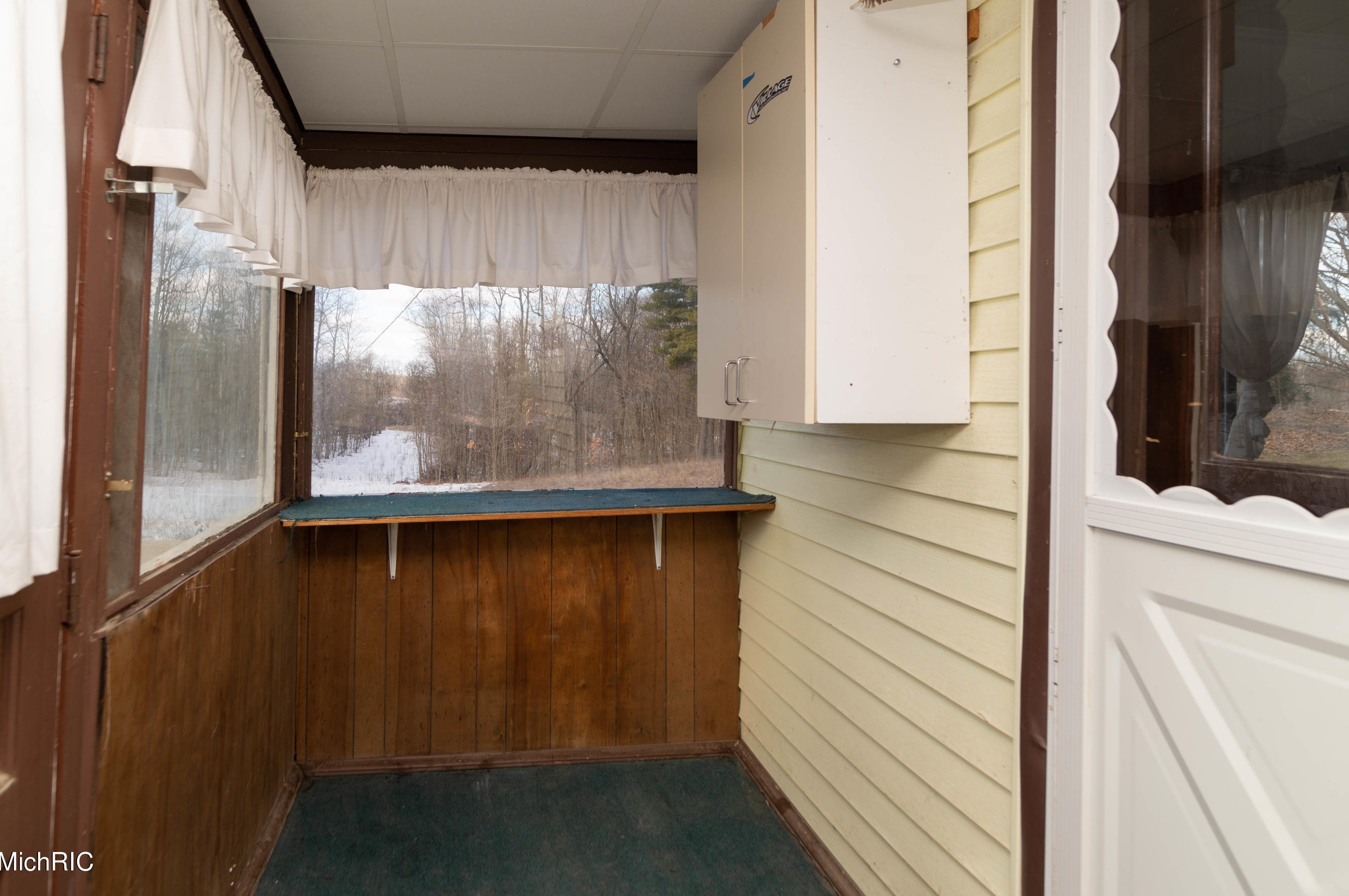 2064 140th Ave, Dorr MI 49323-9586 exterior