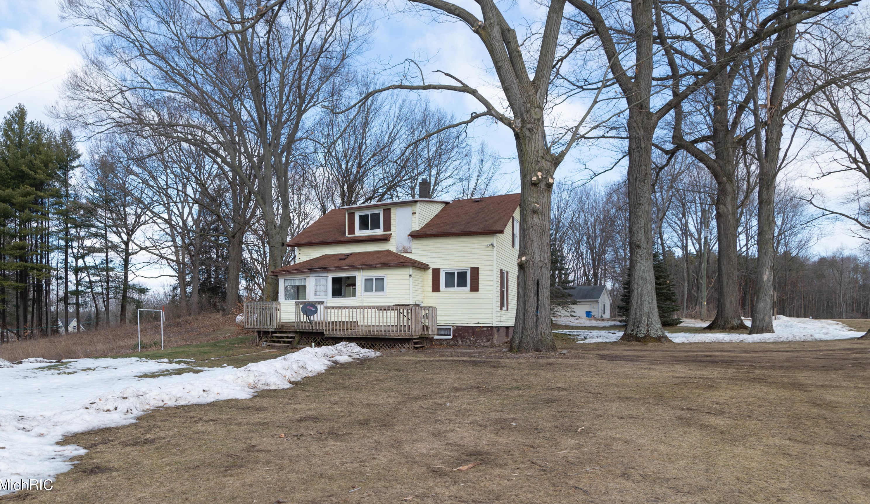 2064 140th Ave, Dorr MI 49323-9586 exterior