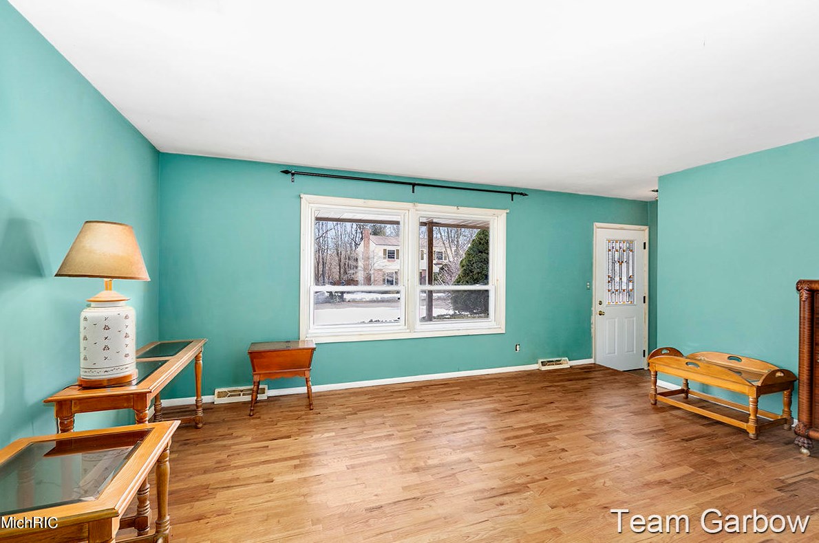 5083 Stony Crk Ave, Comstock Park MI 49321-9213 exterior