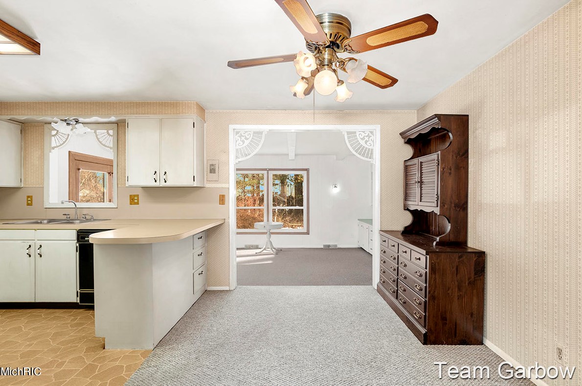 5083 Stony Crk Ave, Comstock Park MI 49321-9213 exterior