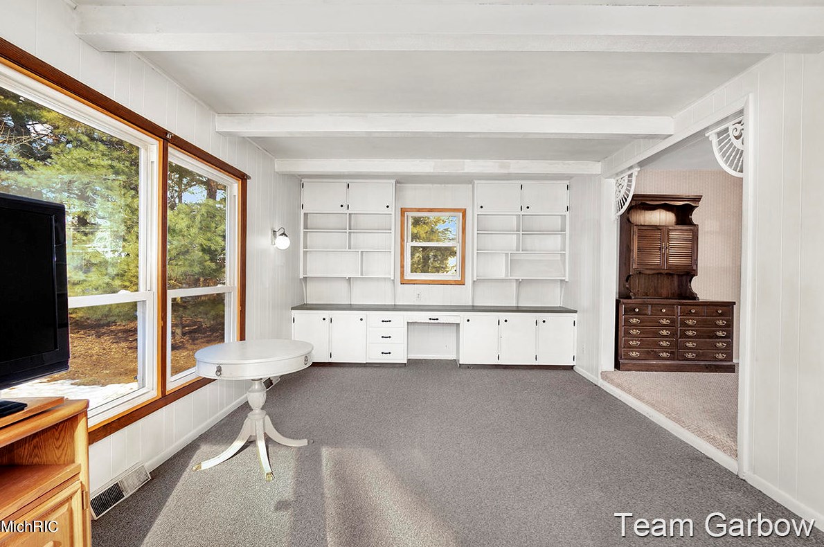 5083 Stony Crk Ave, Comstock Park MI 49321-9213 exterior