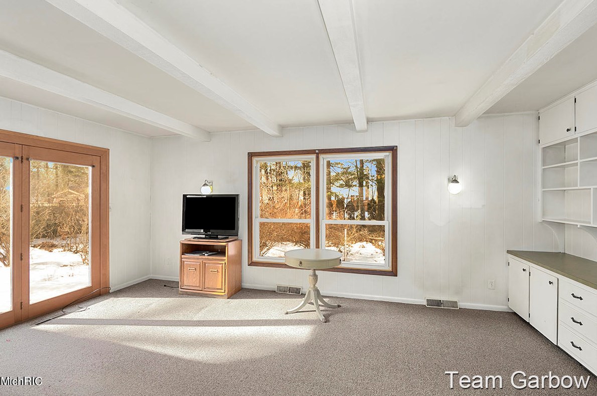 5083 Stony Crk Ave, Comstock Park MI 49321-9213 exterior