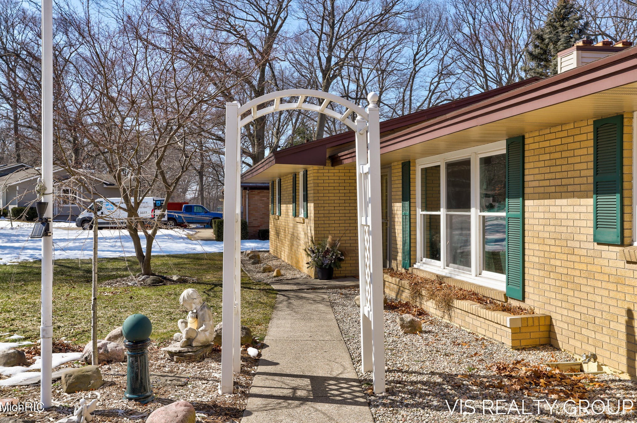 15489 Oak Dr, Spring Lake MI 49456-2147 exterior