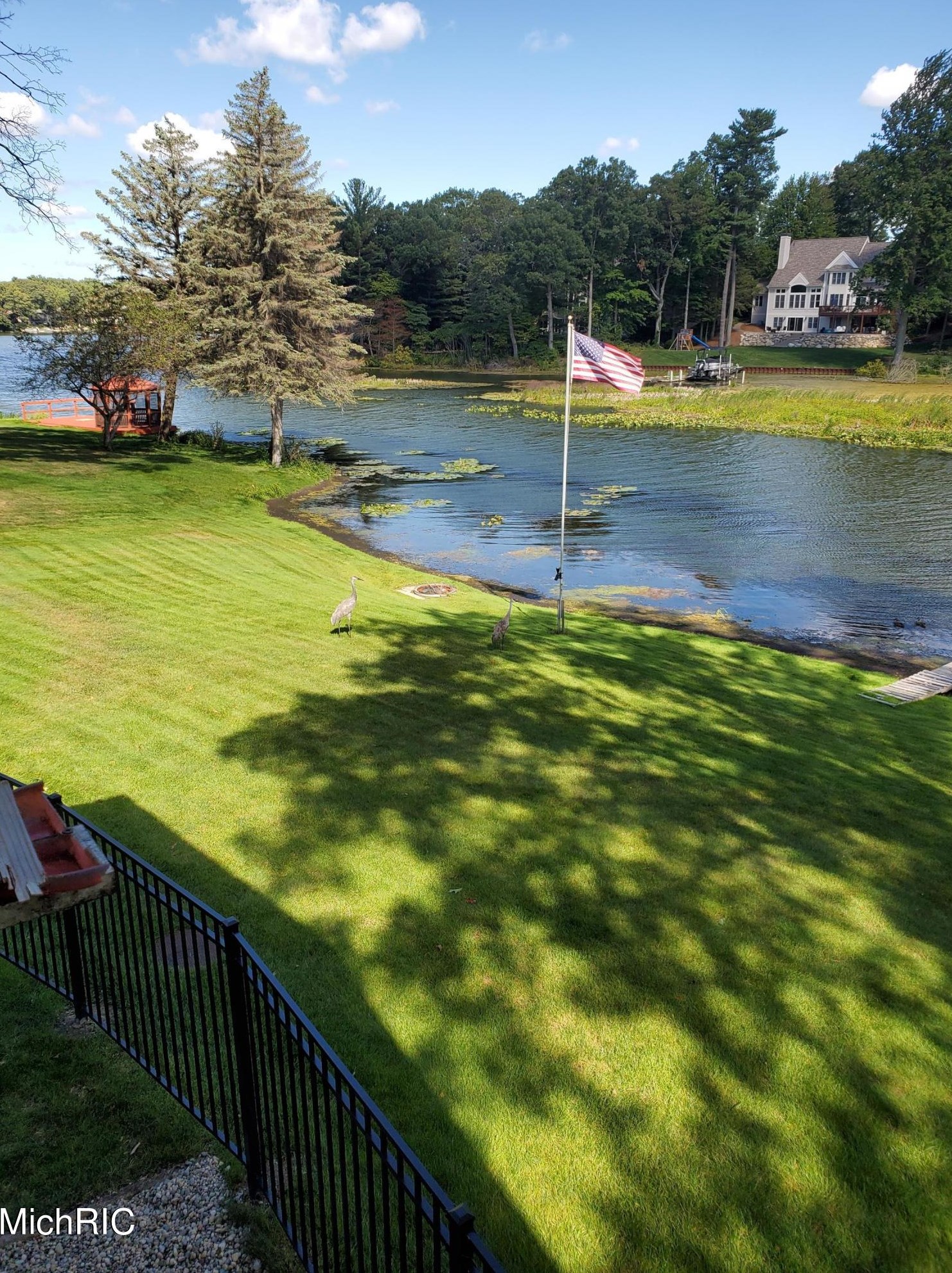 15489 Oak Dr, Spring Lake MI 49456-2147 exterior