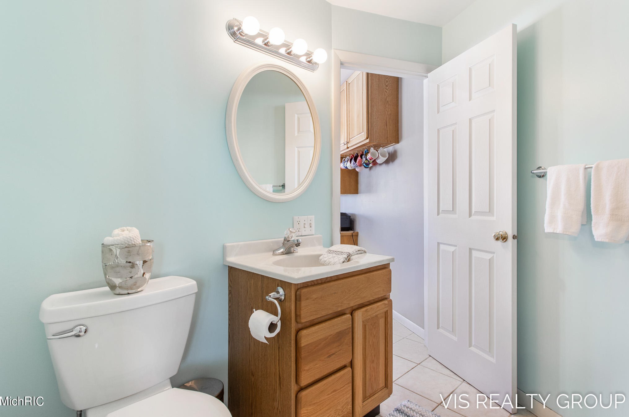 15489 Oak Dr, Spring Lake MI 49456-2147 exterior