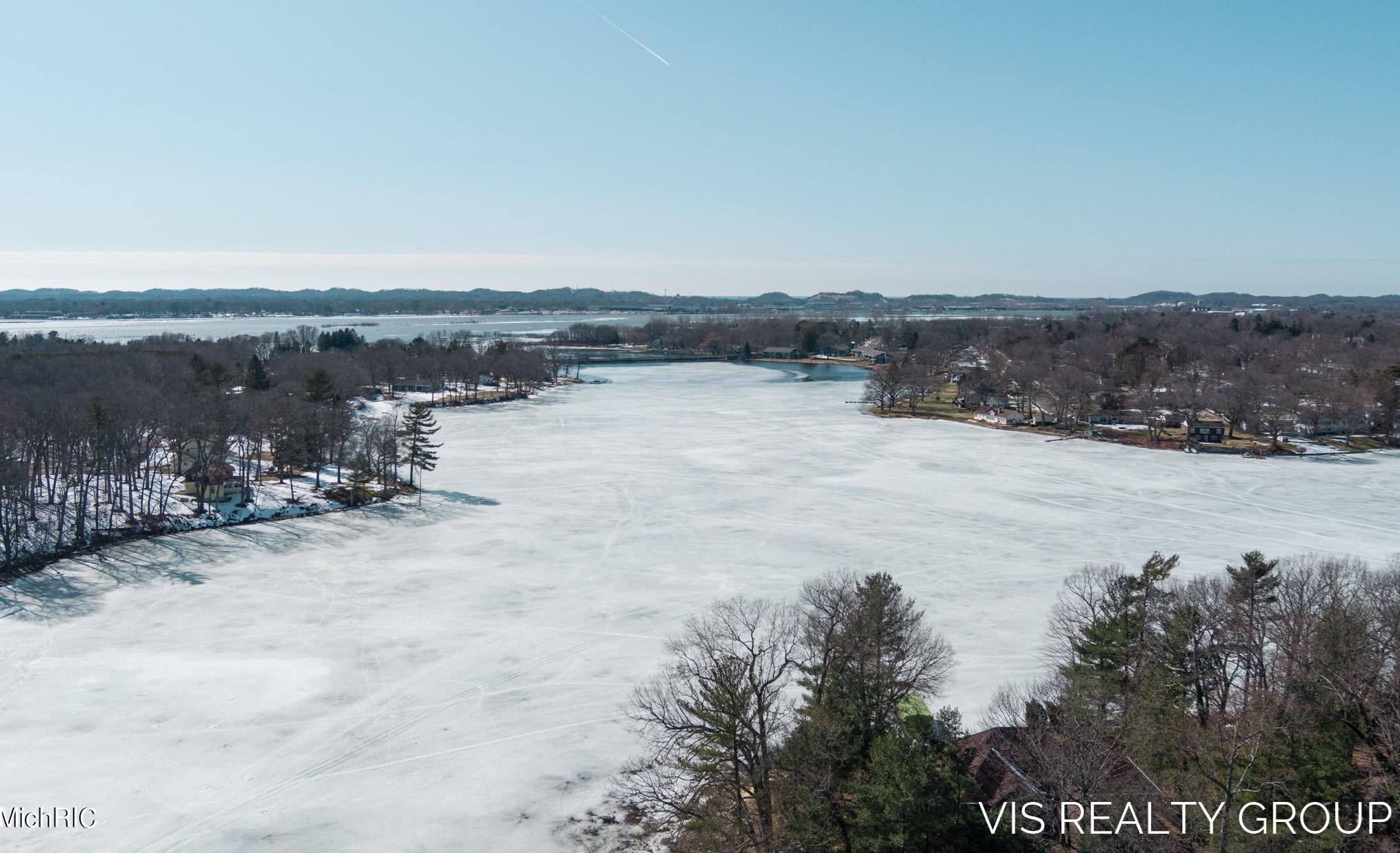 15489 Oak Dr, Spring Lake MI 49456-2147 exterior