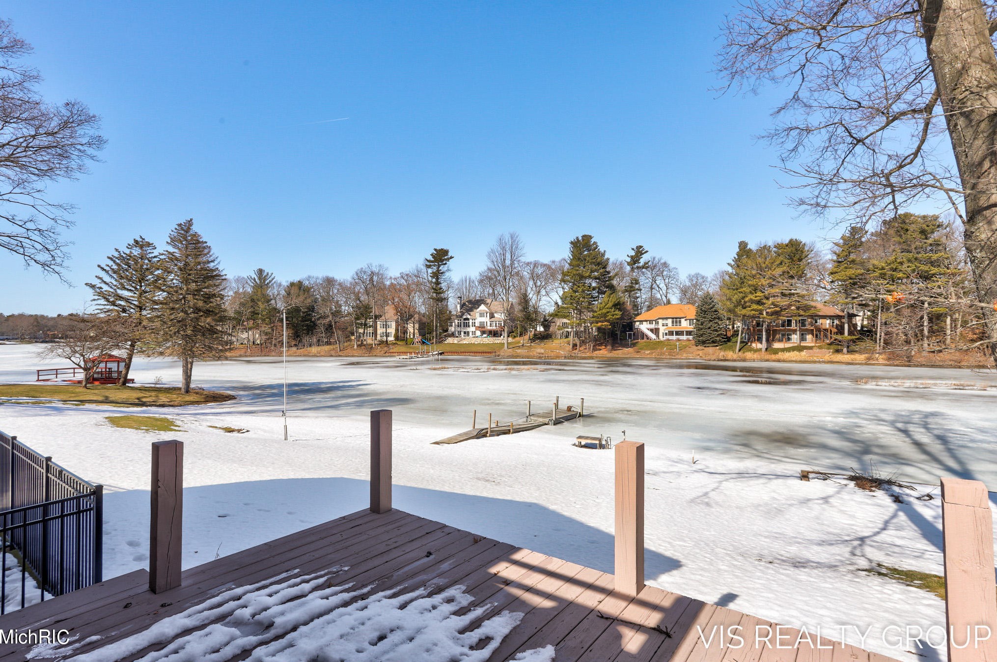 15489 Oak Dr, Spring Lake MI 49456-2147 exterior