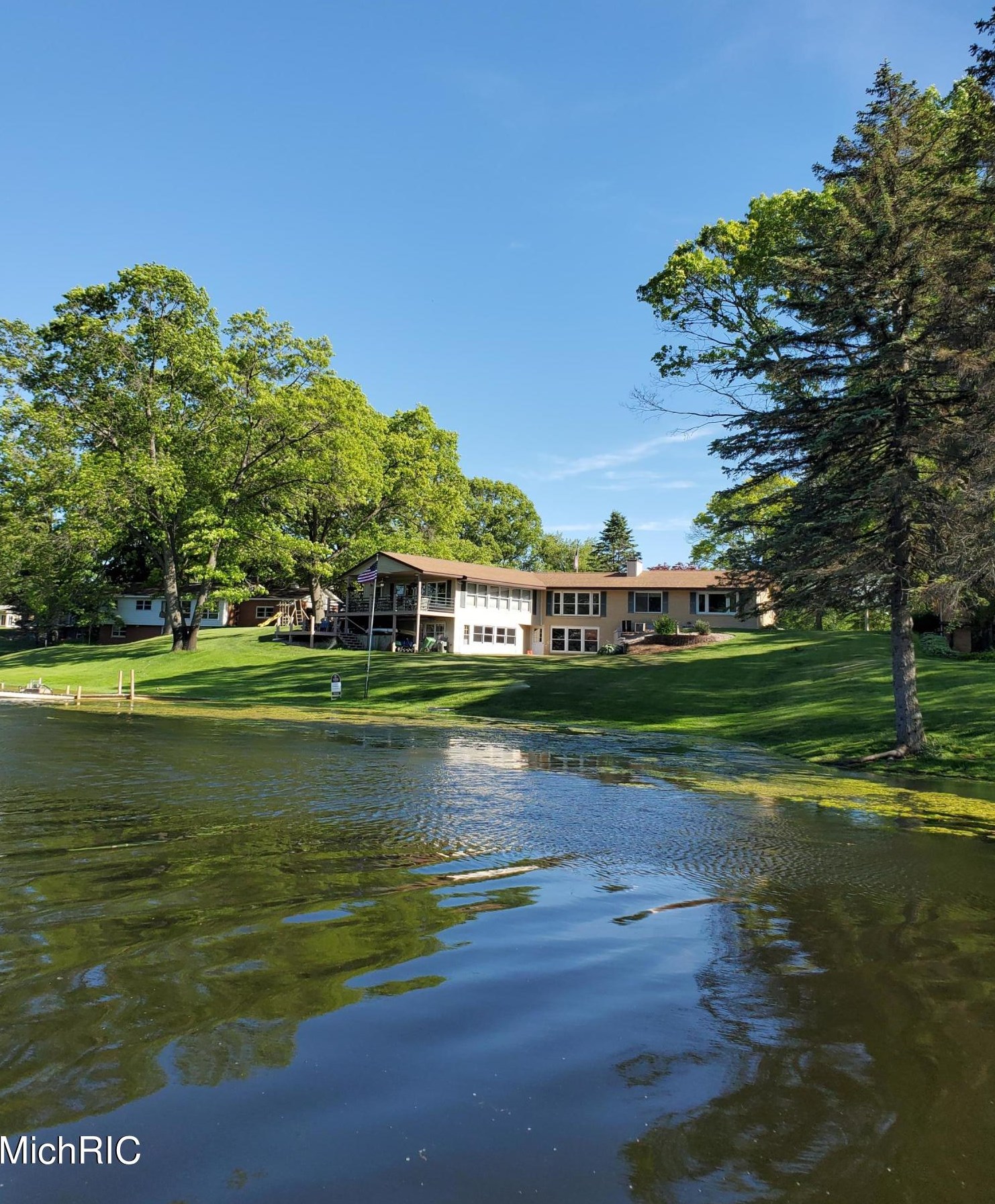 15489 Oak Dr, Spring Lake MI 49456-2147 exterior