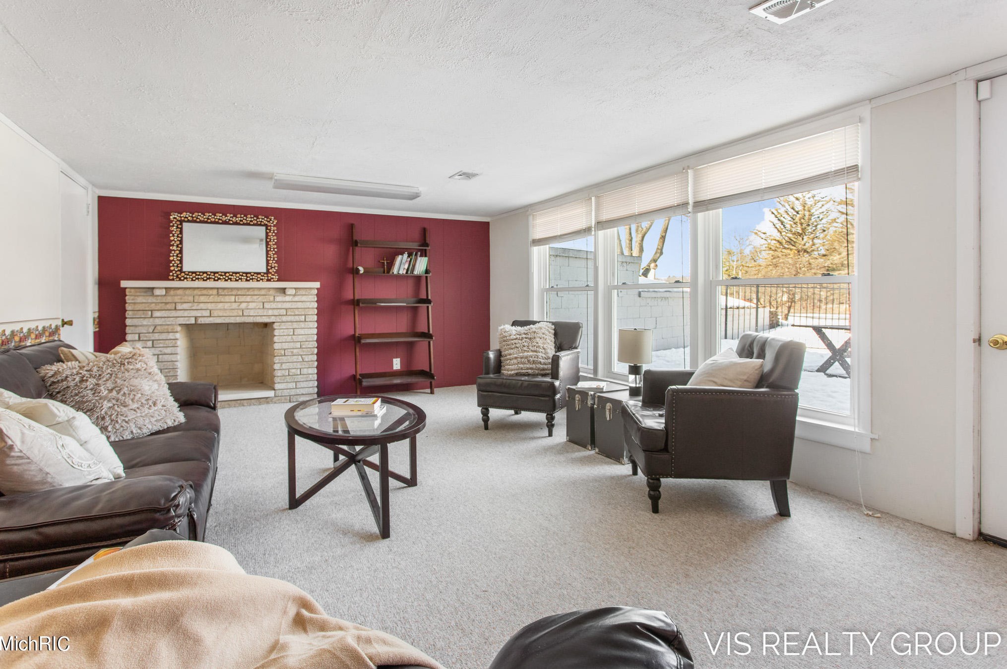 15489 Oak Dr, Spring Lake MI 49456-2147 exterior