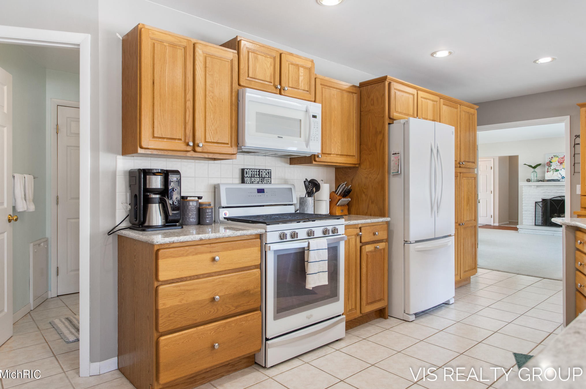 15489 Oak Dr, Spring Lake MI 49456-2147 exterior